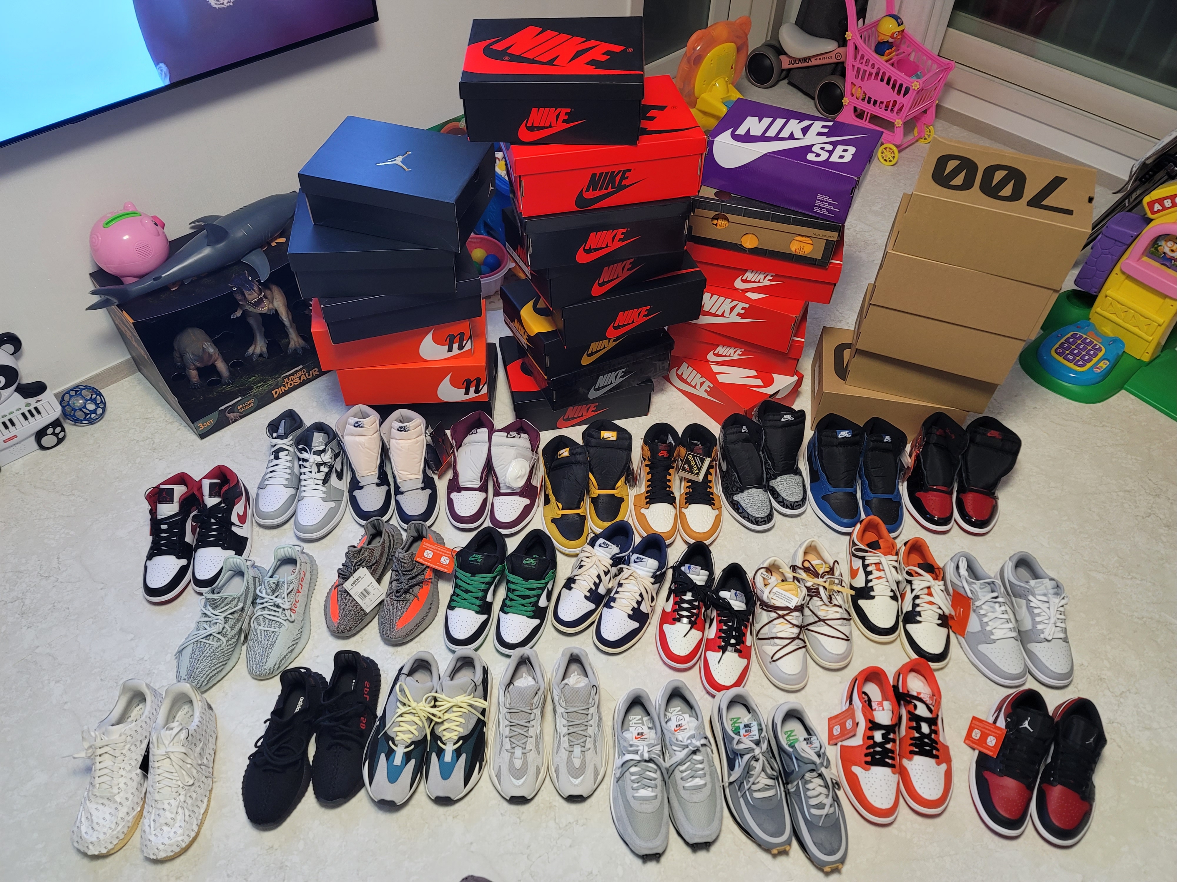 Nike x Sacai x Fragment LDWaffle Light Smoke Grey, Nike x Off-White Dunk Low The 50 - Lot 46 착용 스타일