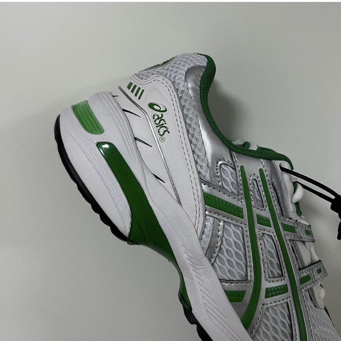 Asics Gel-1090 White Green 착용 스타일