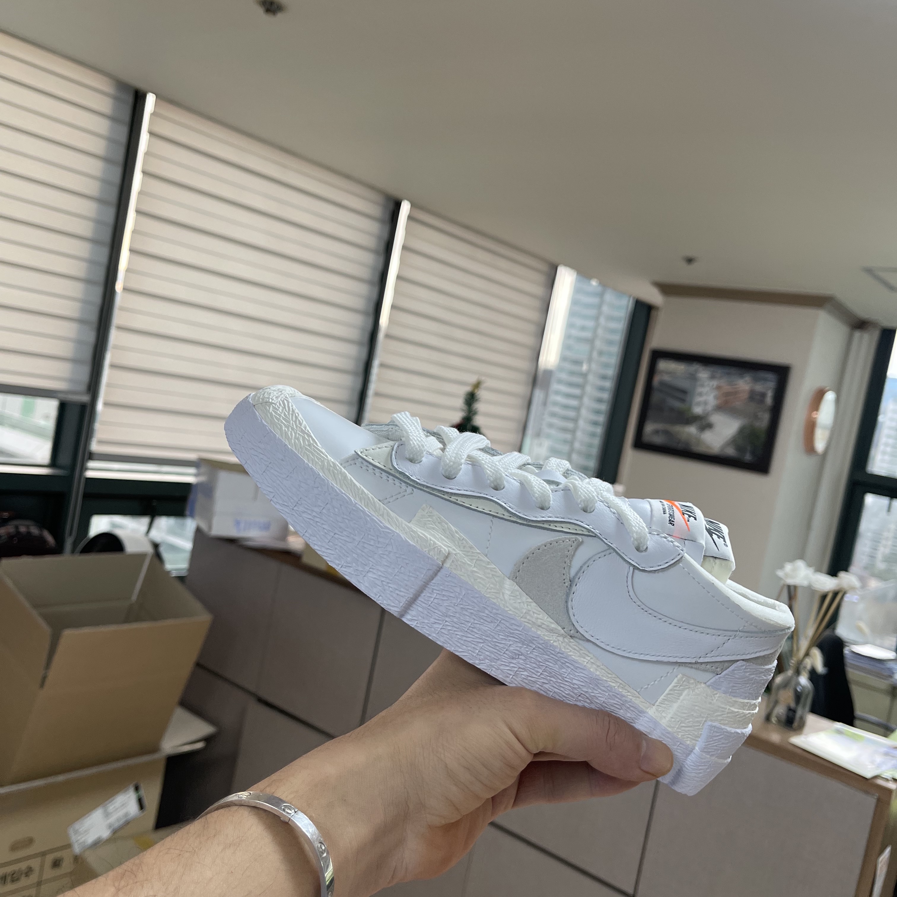Nike x Sacai Blazer Low White Patent Leather 착용 스타일