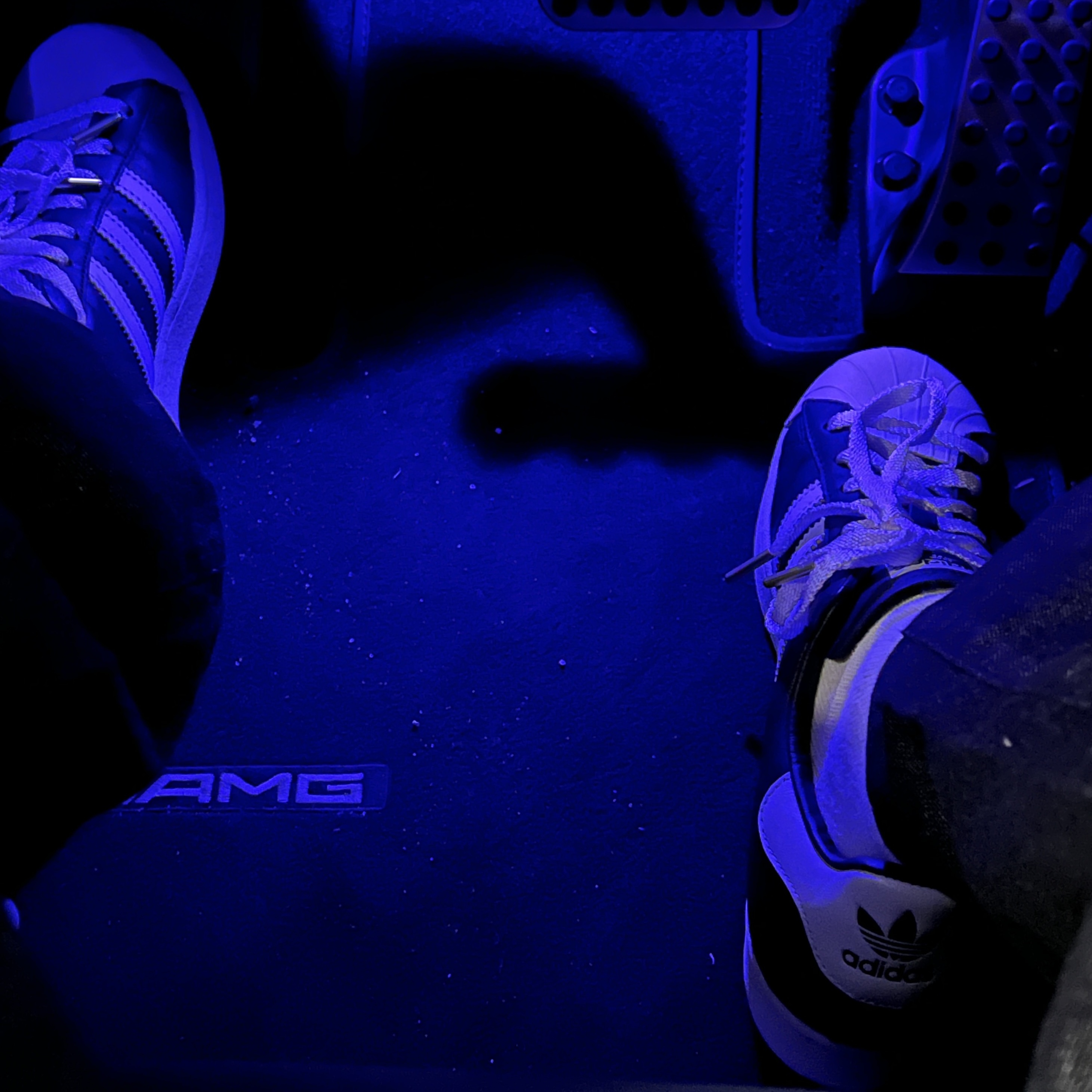 Adidas Superstar Premium Black White 착용 스타일