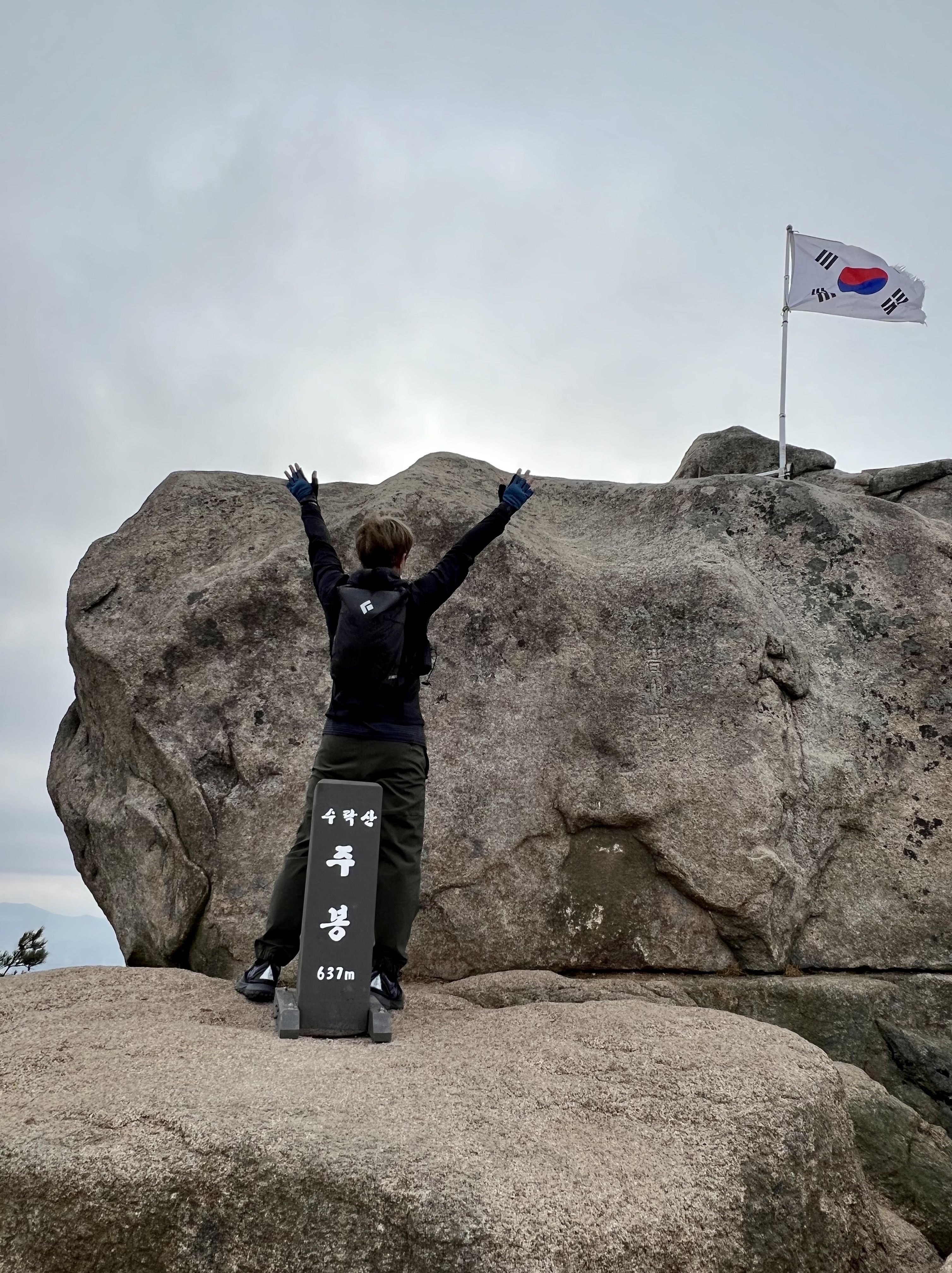 Nike ACG Mountain Fly Low Black, Nike ACG Trail Pants Sequoia - Asia 착용 스타일