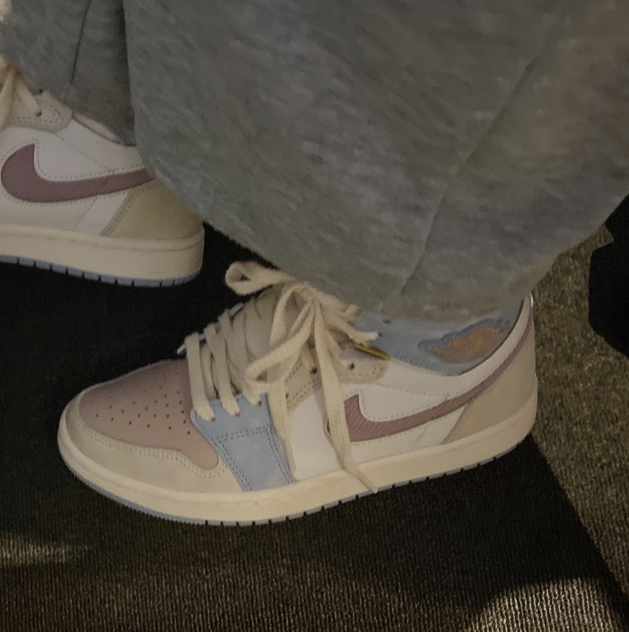 (W) Jordan 1 Zoom Air CMFT Pink Oxford Plum Fog 착용 스타일 - 2