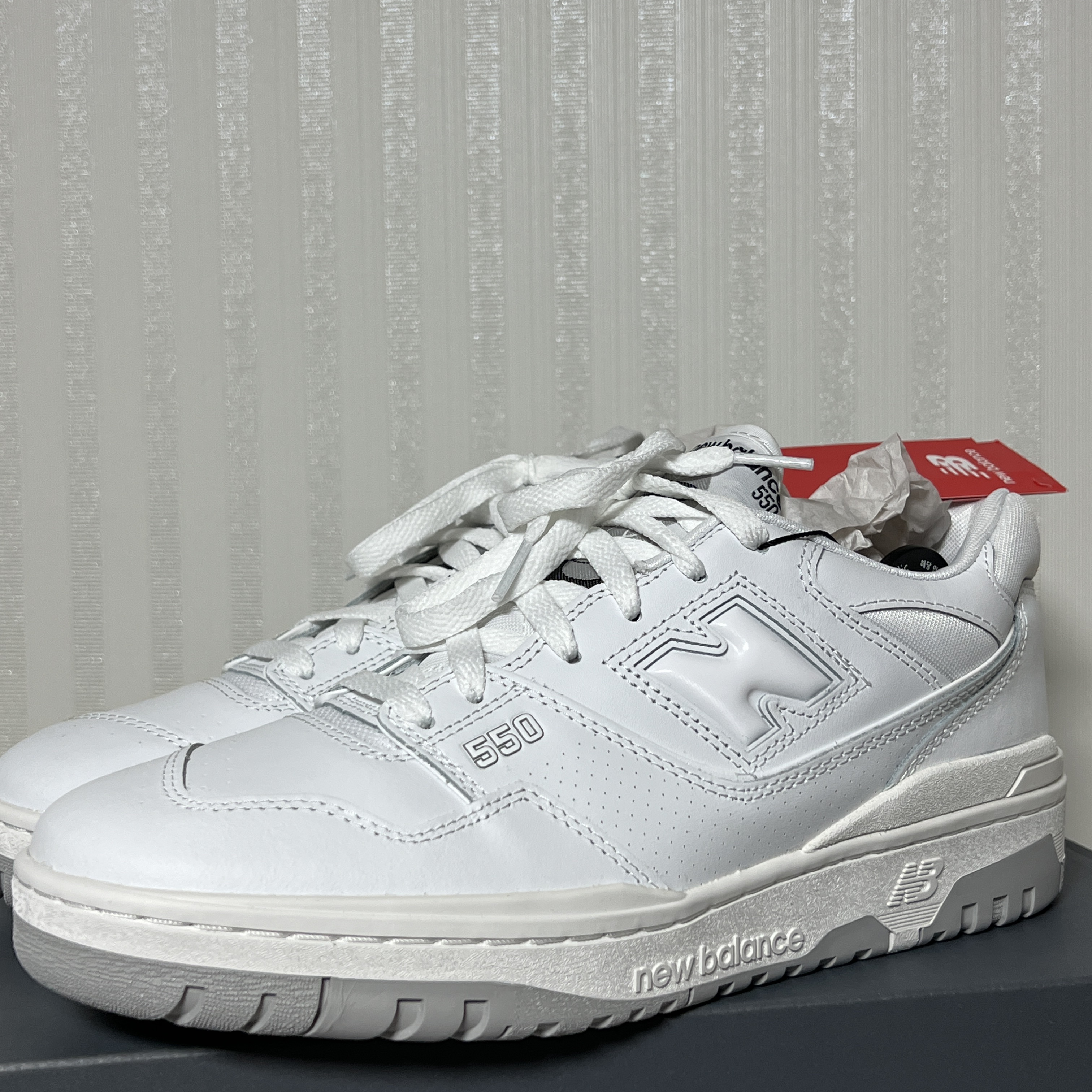 New Balance 550 White - 2E Wide 착용 스타일 - 1