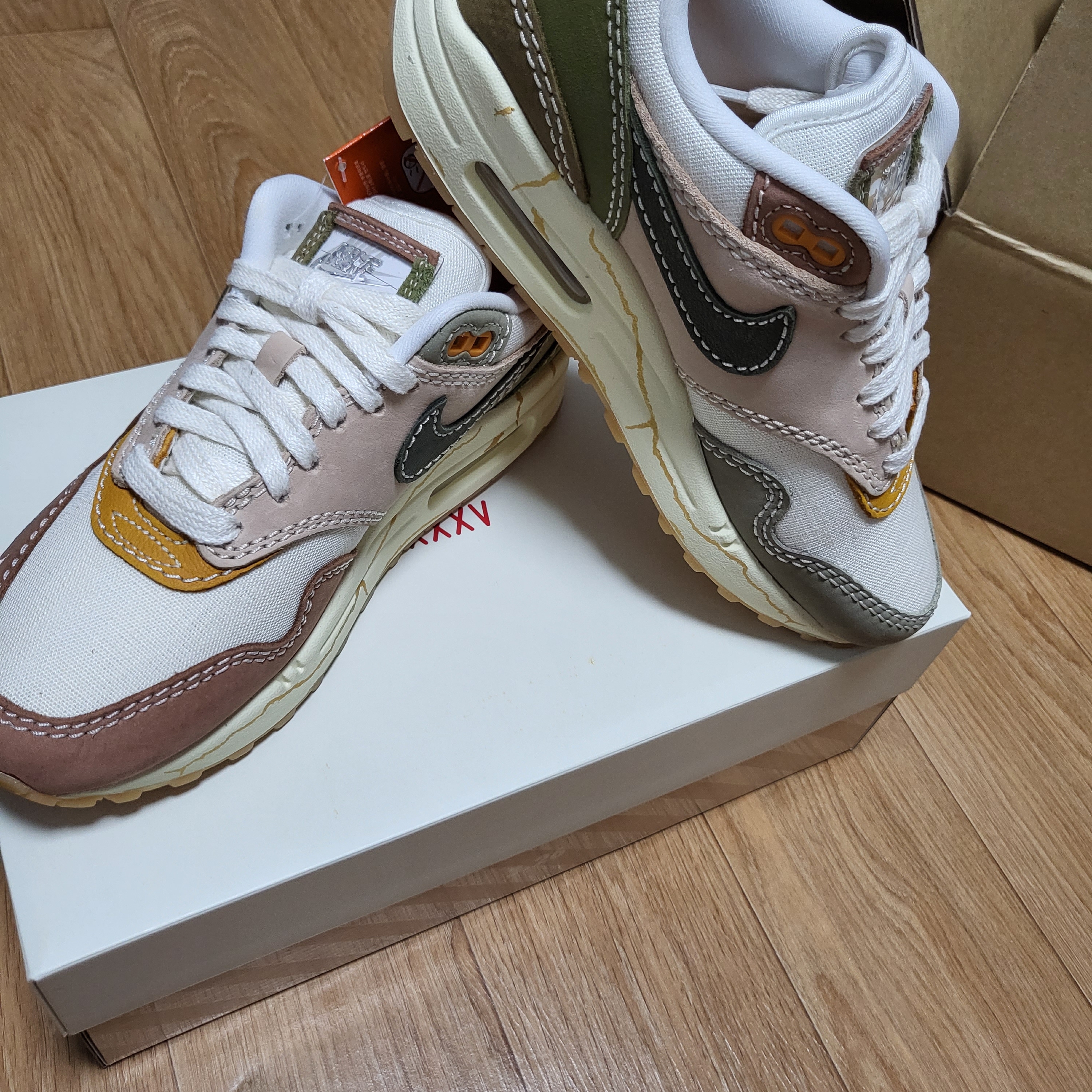 (W) Nike Air Max 1 Premium Wabisabi 착용 스타일 - 4