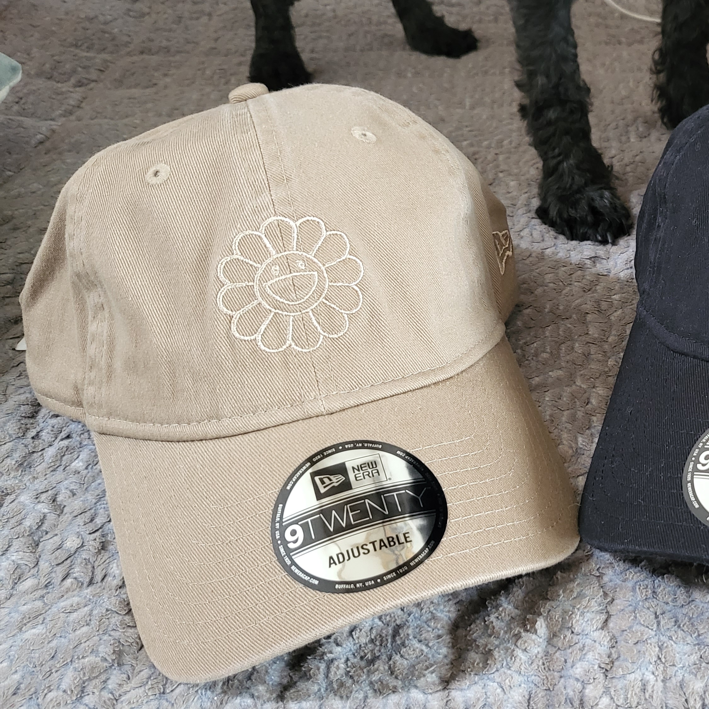 New Era x Murakami Takashi Ohana Unstructured Cap Black, New Era x Murakami Takashi Ohana Unstructured Cap Beige 착용 스타일 - 2