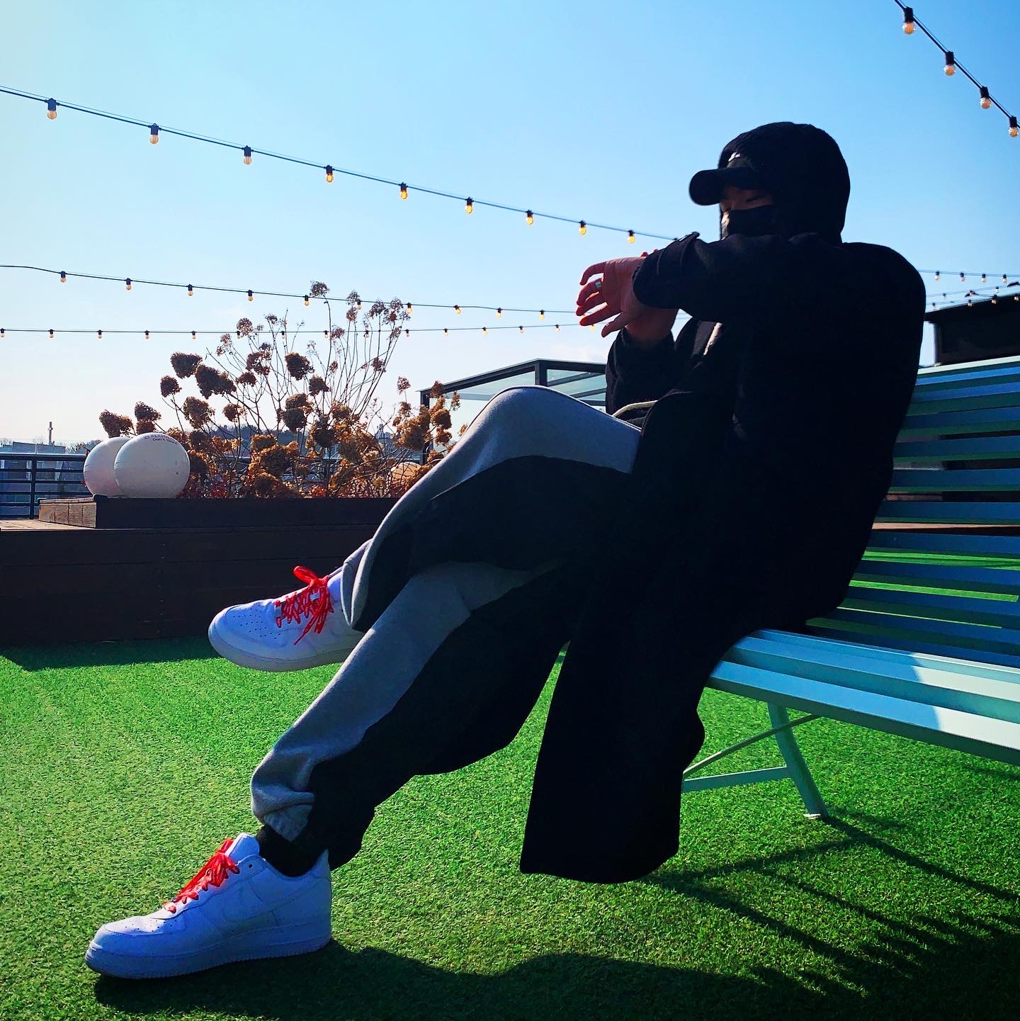 Nike x Supreme Air Force 1 Low White 착용 스타일 - 3