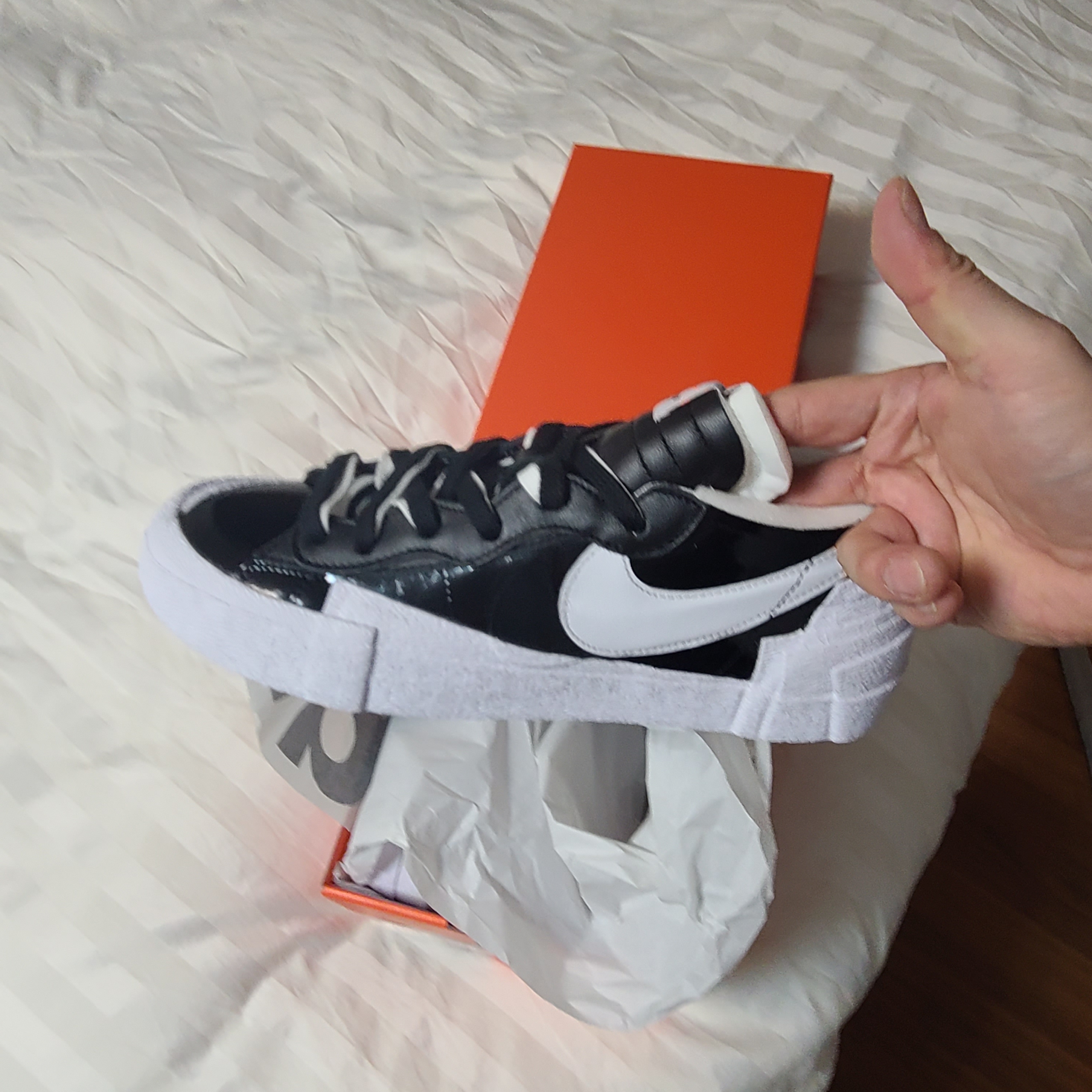 Nike x Sacai Blazer Low Black Patent Leather, Nike x Peaceminusone Kwondo1 White 착용 스타일 - 1