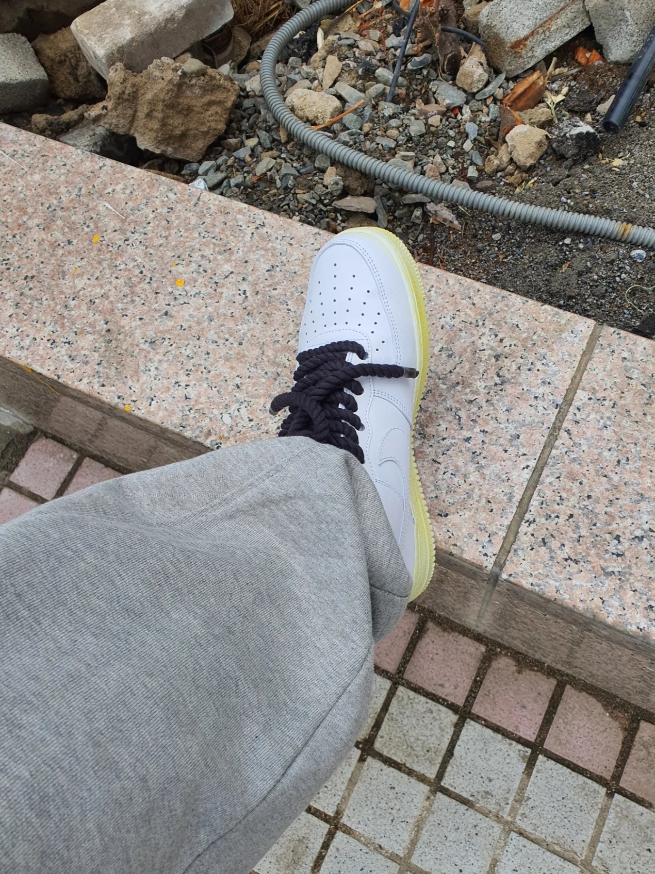 Maison Mihara Yasuhiro Baker OD OG Sole Print Canvas Low-top Sneakers Black, Nike Air Force 1 '07 Low White 착용 스타일 - 2
