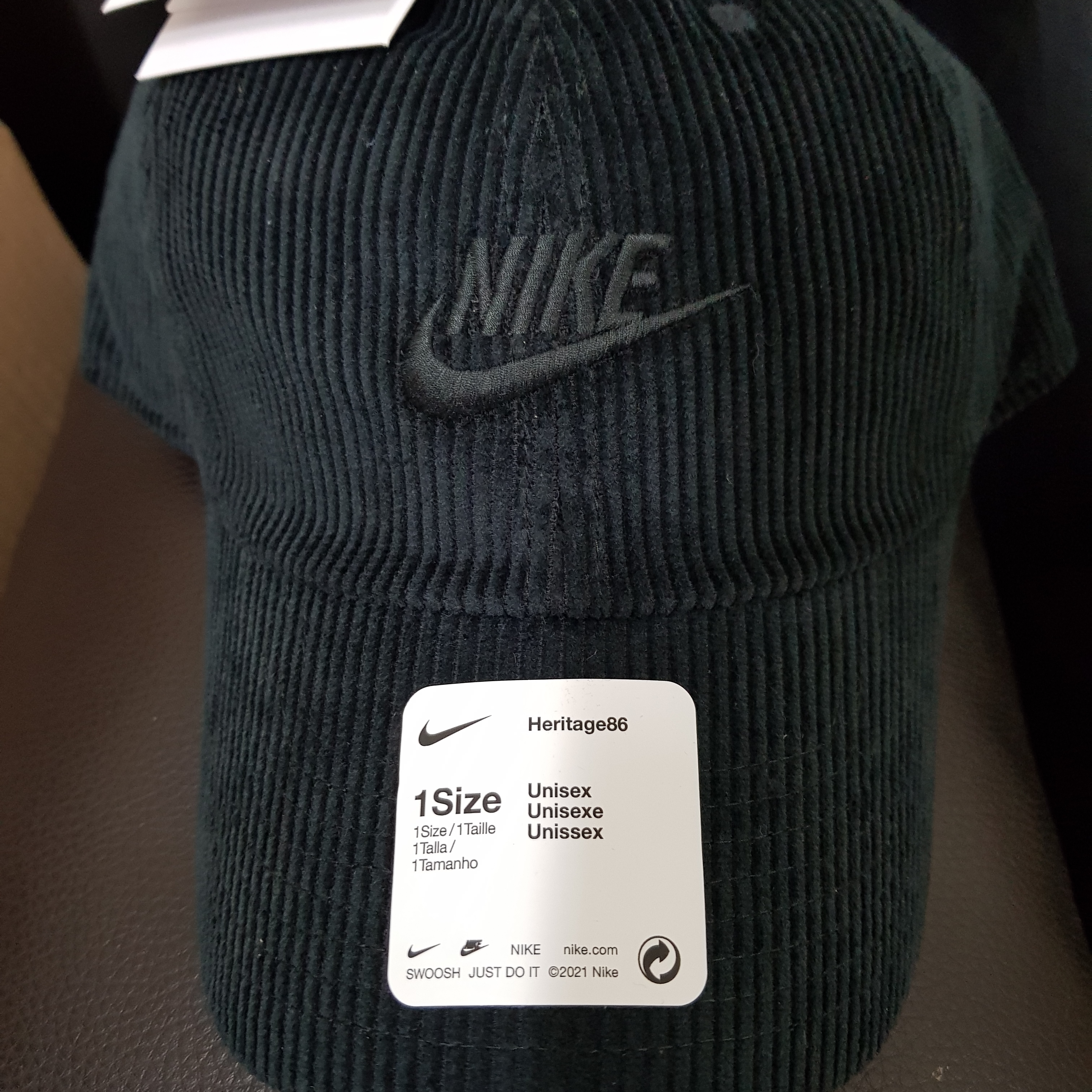 Nike Heritage 86 Corduroy Cap Black 착용 스타일