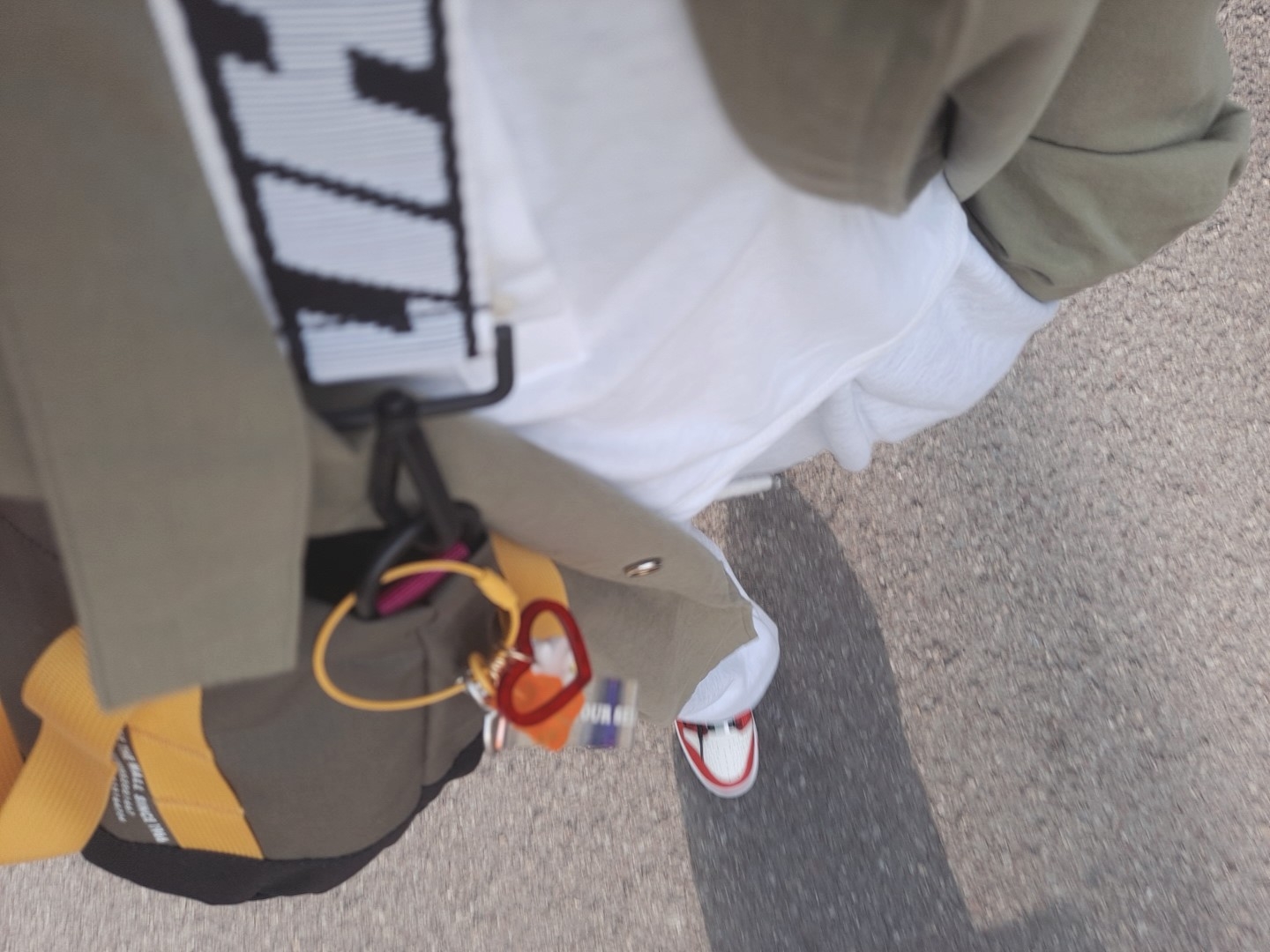 Off-White x Amore Pacific Protection Box (Without Cosmetics) 착용 스타일 - 2
