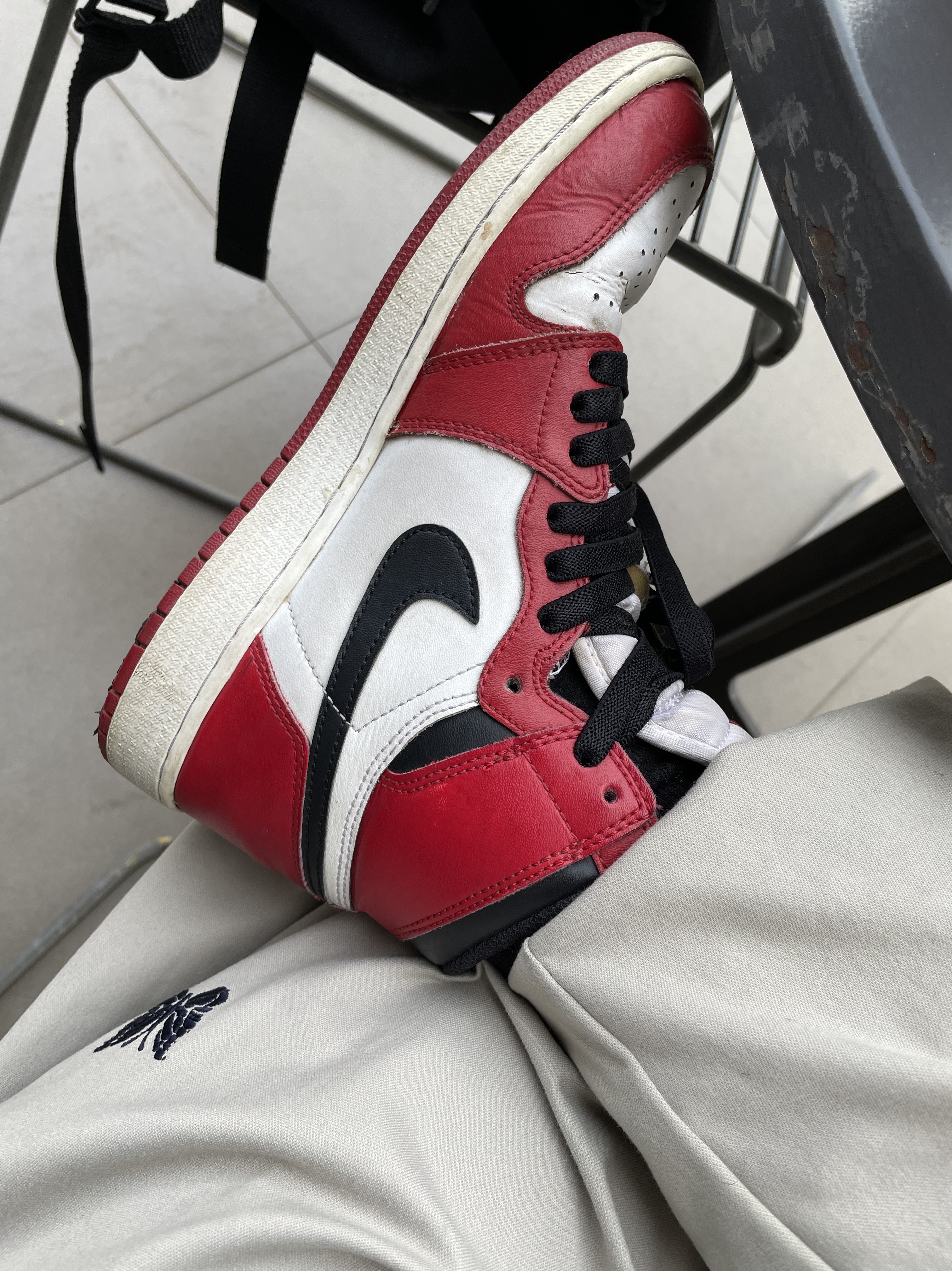 (GS) Jordan 1 Retro High OG Chicago 2015, Supreme Overdyed Beanie Black 착용 스타일 - 3