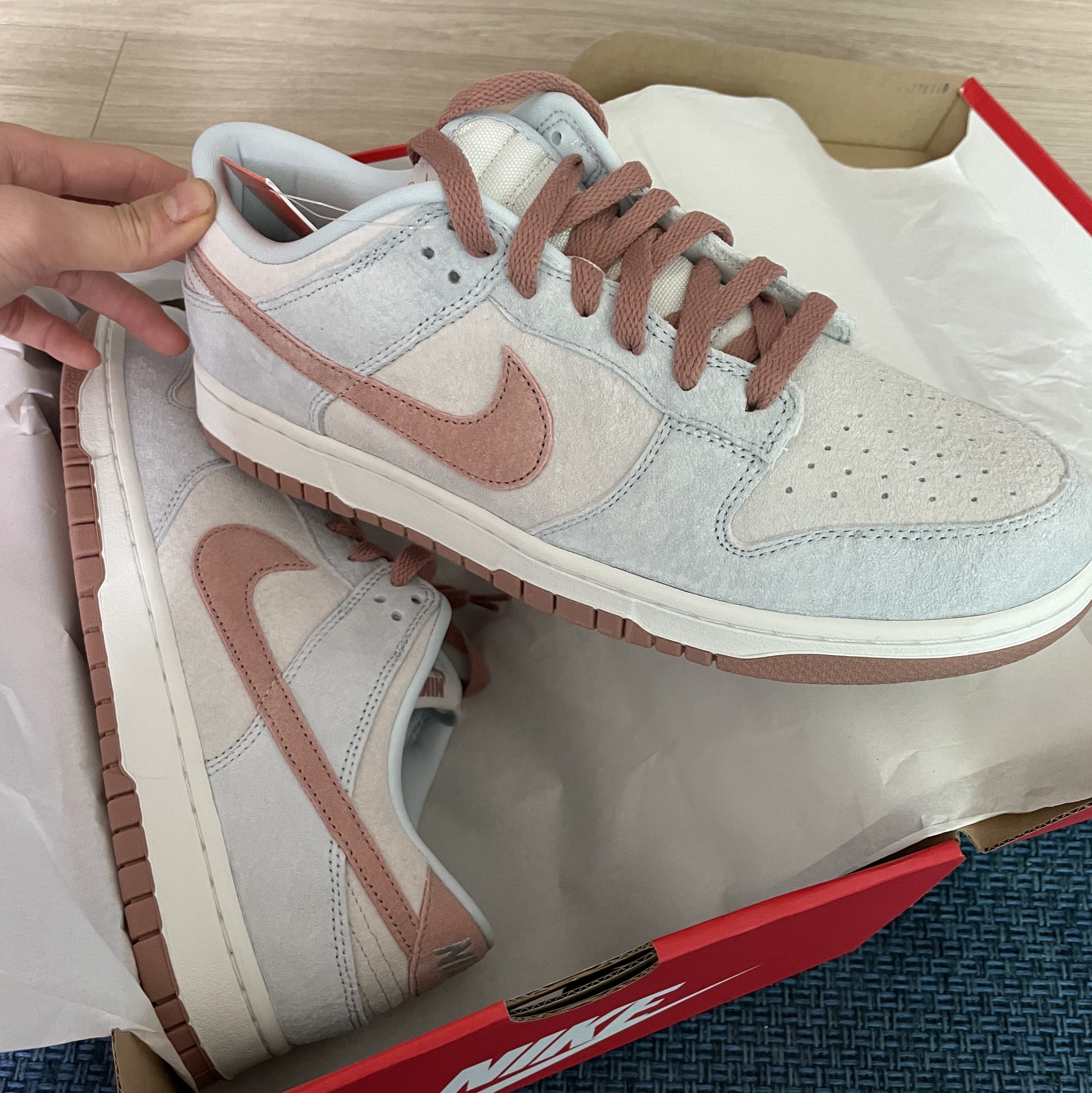 Nike Dunk Low Retro PRM Fossil Rose 착용 스타일