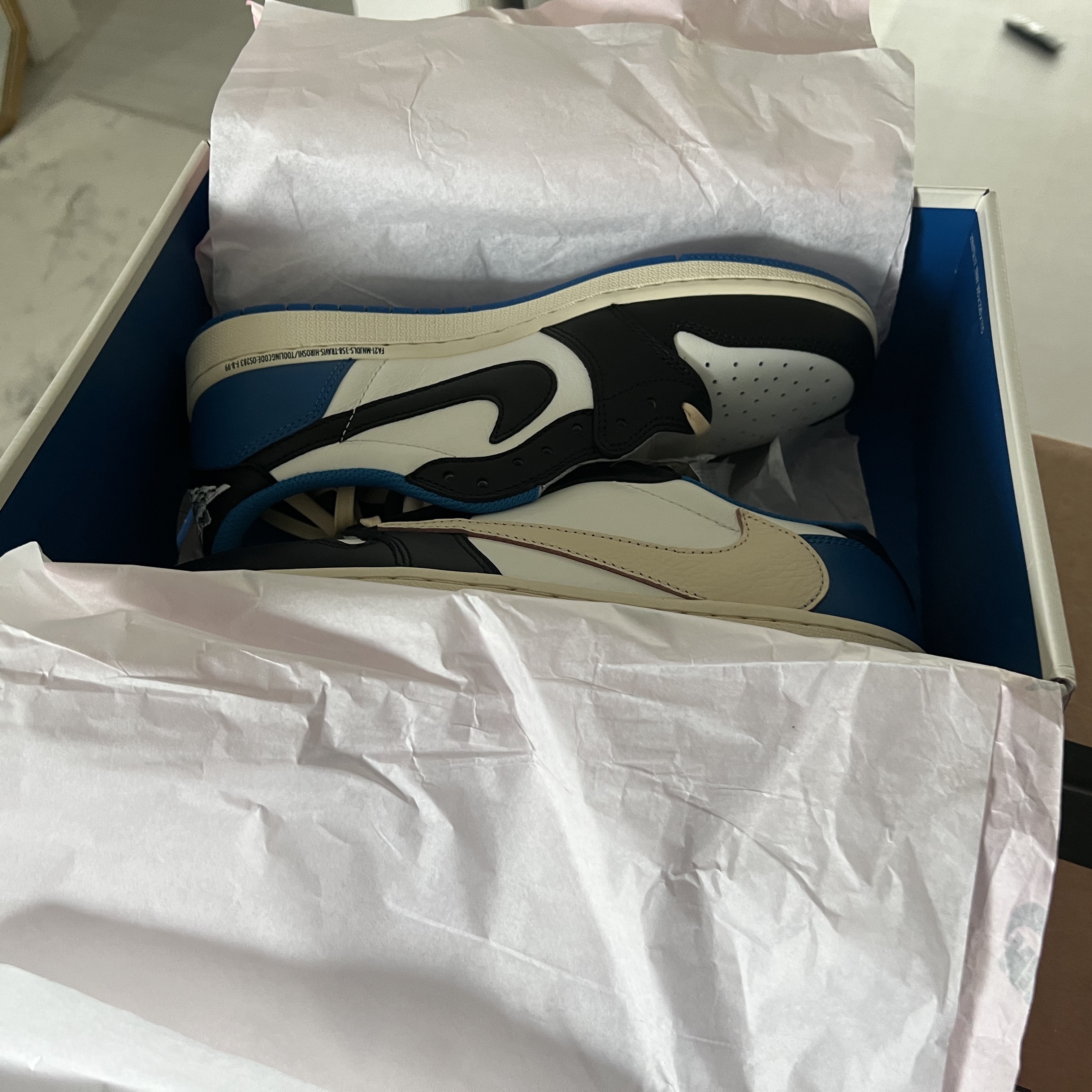 Jordan 1 x Travis Scott x Fragment Retro Low OG SP Military Blue 착용 스타일 - 3