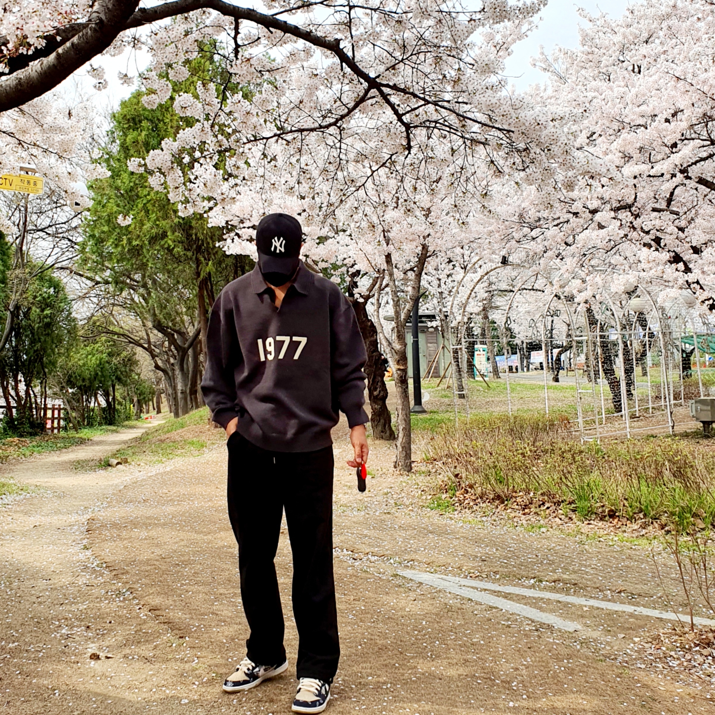 Essentials 1977 Knit Long Sleeve Polo Iron - 22SS, Nike x Travis Scott SB Dunk Low 착용 스타일
