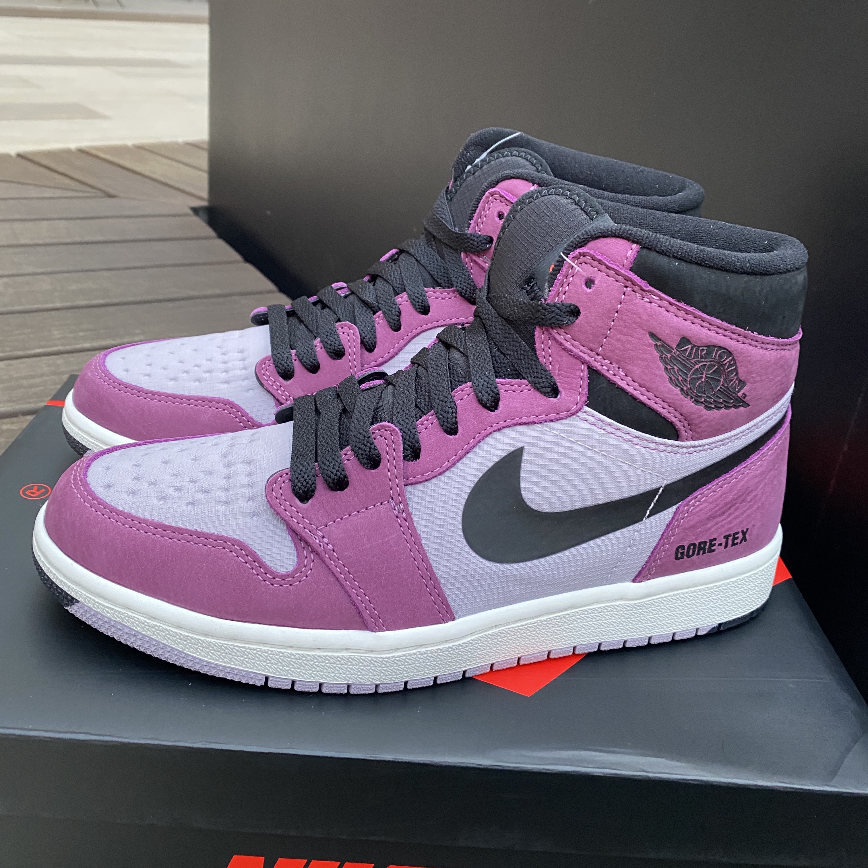 Jordan 1 Element Gore-Tex Berry 착용 스타일 - 1