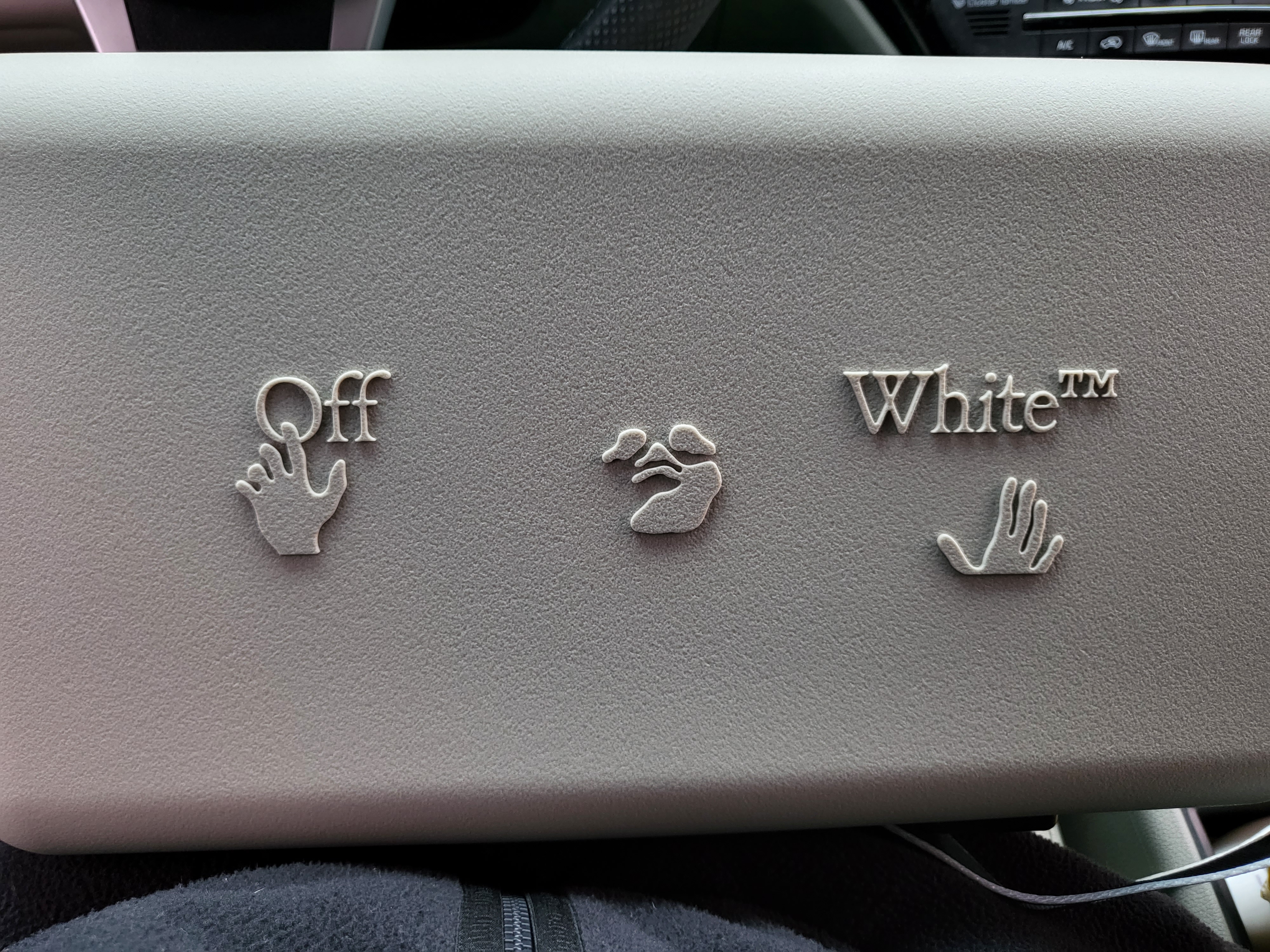 Off-White x Amore Pacific Protection Box (Without Cosmetics) 착용 스타일 - 2