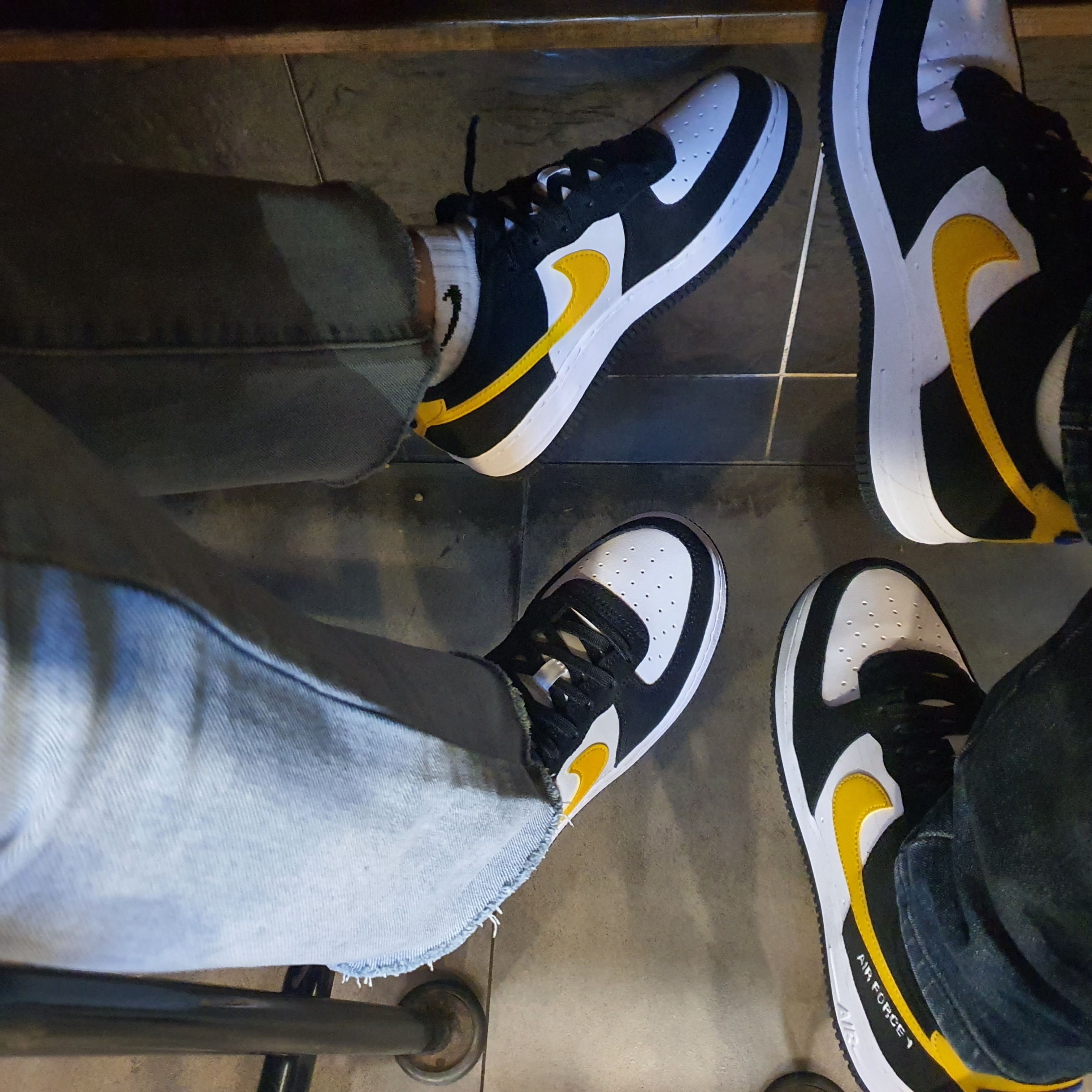 Nike Air Force 1 '07 LV8 Athletic Club Black Dark Sulfur, (GS) Nike Air Force 1 LV8 Athletic Club Black Dark Sulfur 착용 스타일