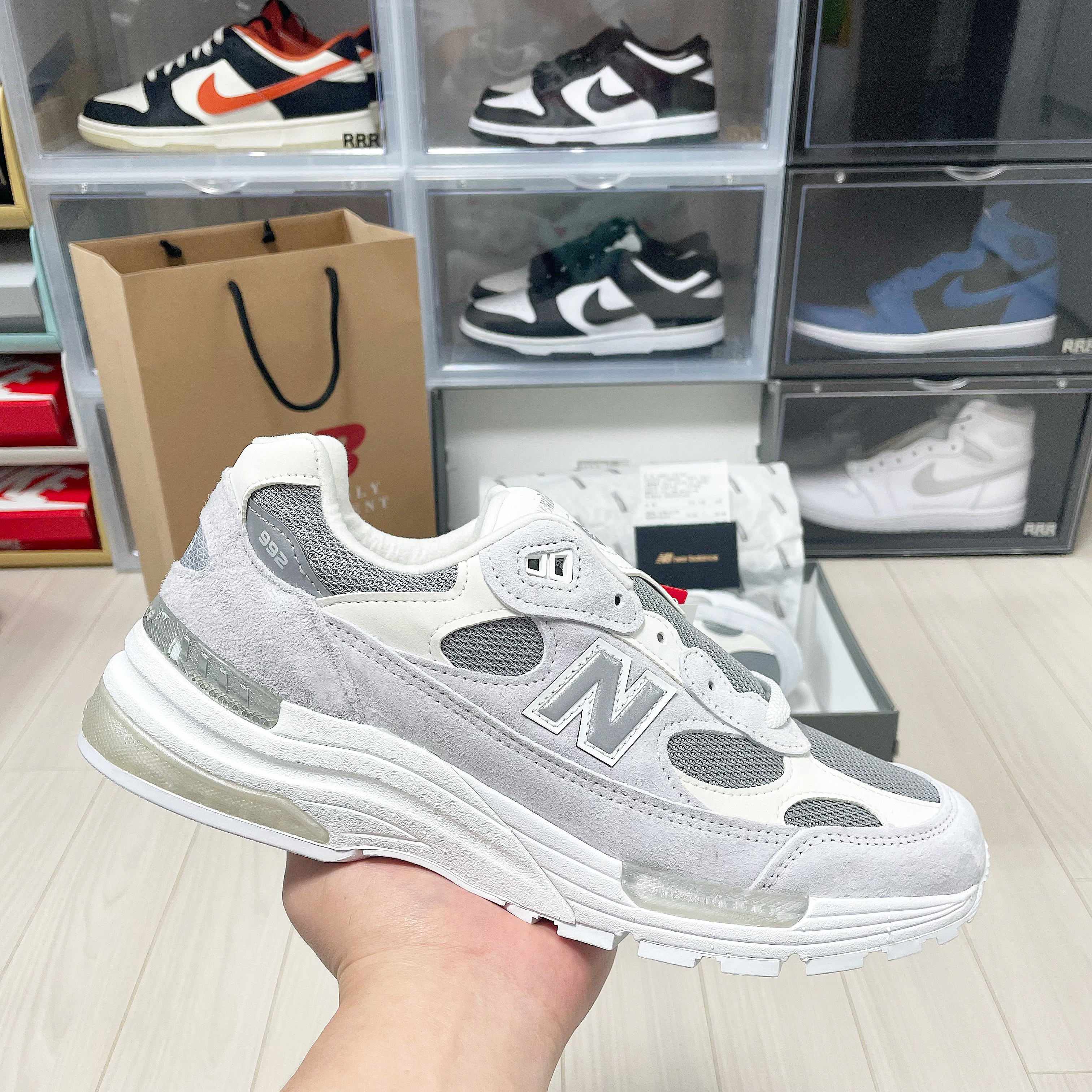 New Balance 992 Made in USA White Silver 착용 스타일