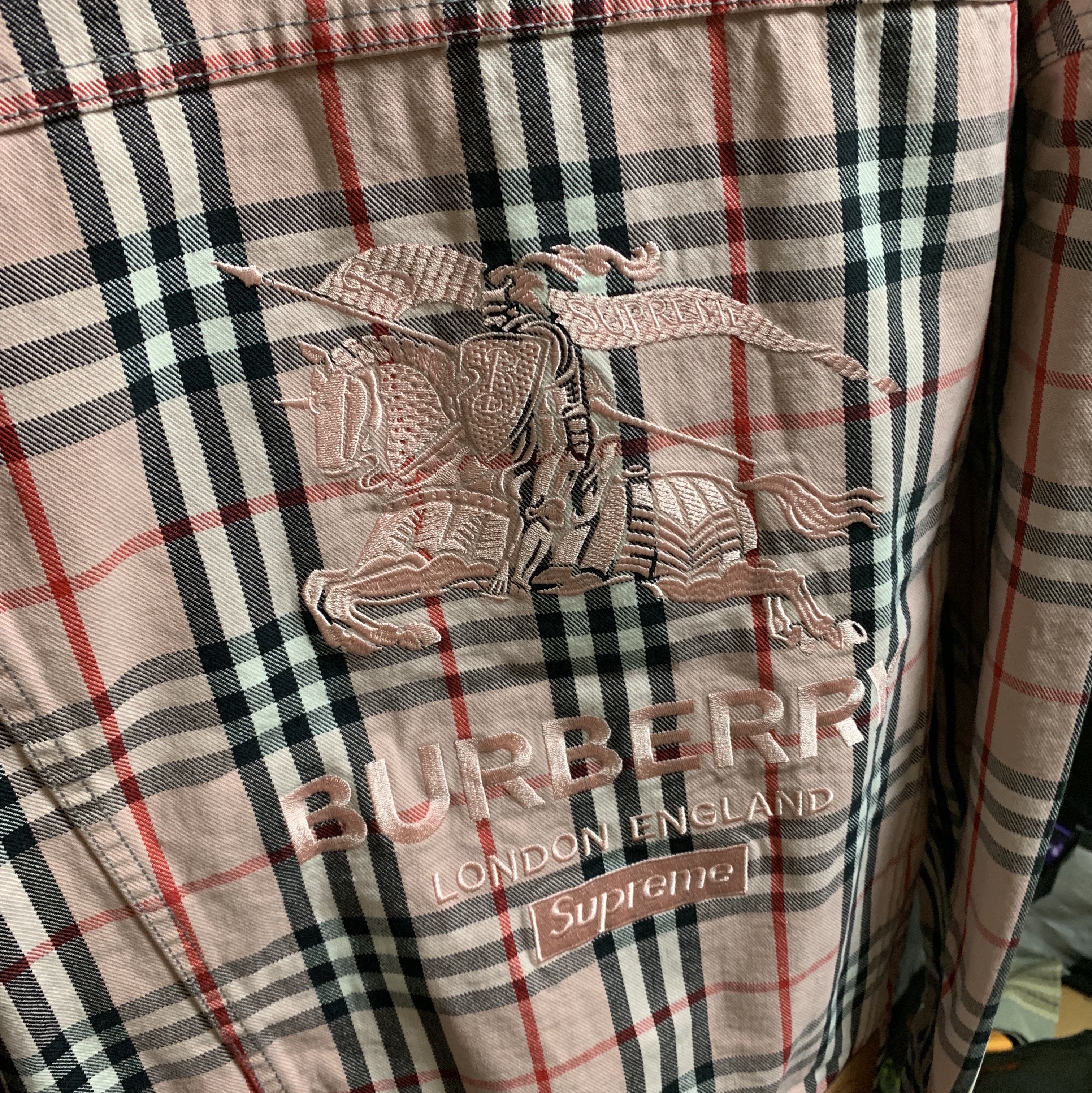 Supreme x Burberry Denim Trucker Jacket Pink - 22SS 착용 스타일