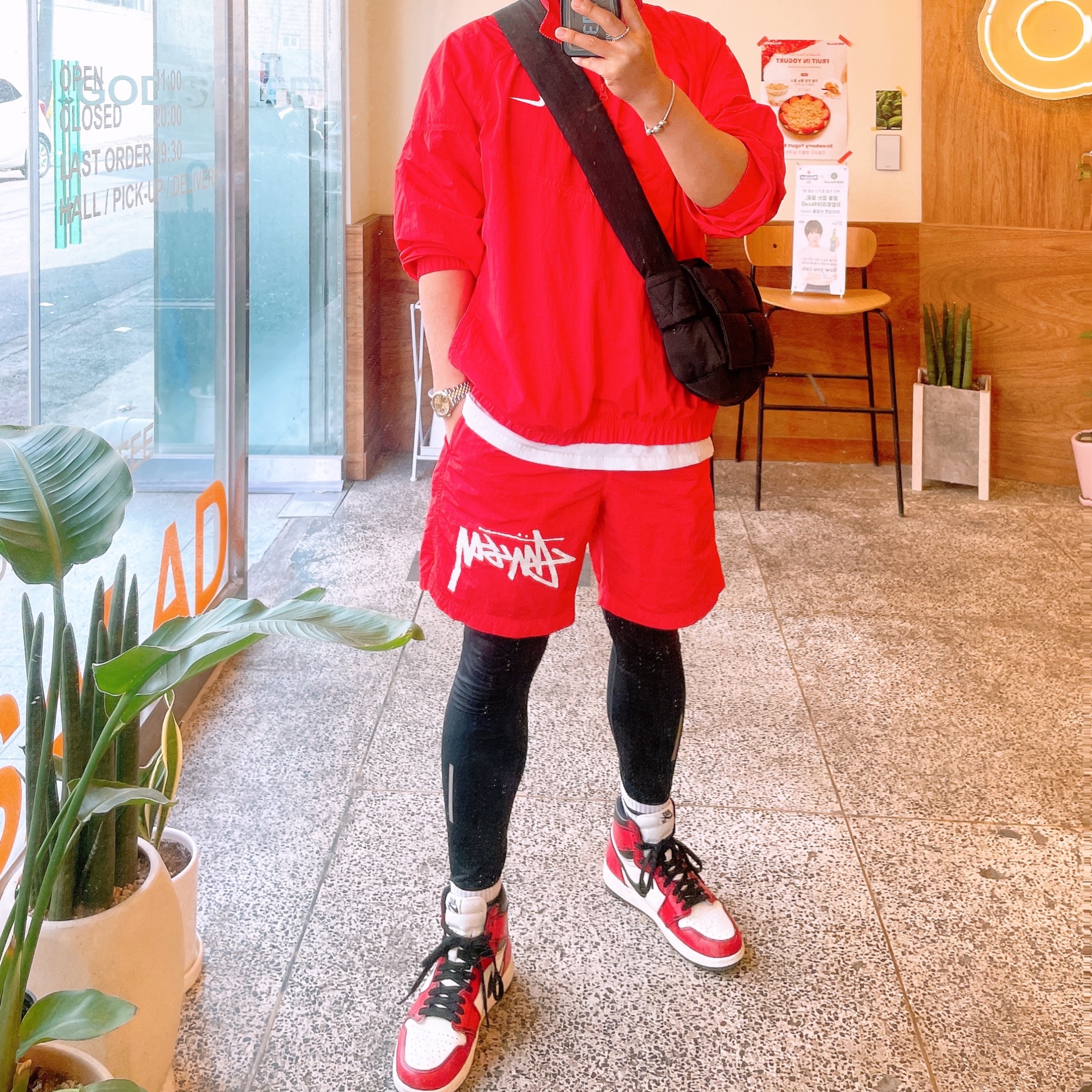Jordan 1 Retro High OG Defiant SB LA to Chicago, Nike x Stussy Windrunner Jacket Habanero Red 착용 스타일
