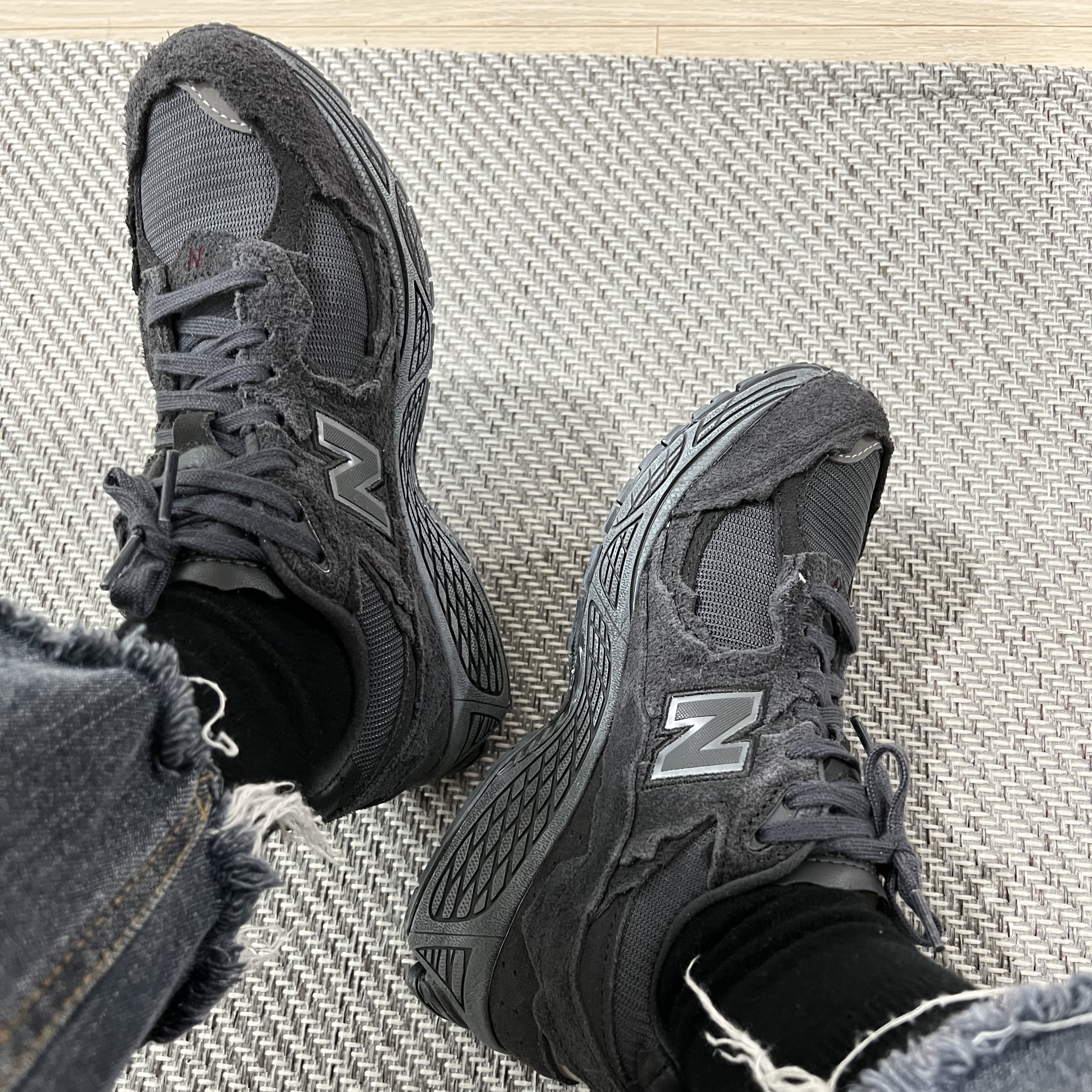 New Balance 2002R Protection Pack Phantom 착용 스타일