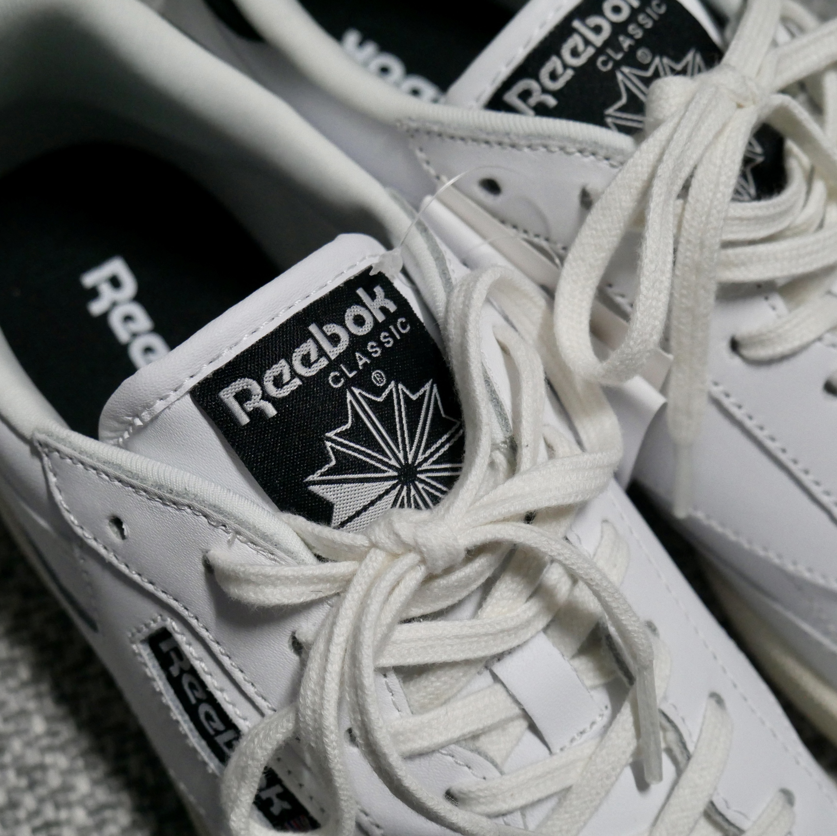 (W) Reebok Club C 85 SU White Black 착용 스타일 - 1