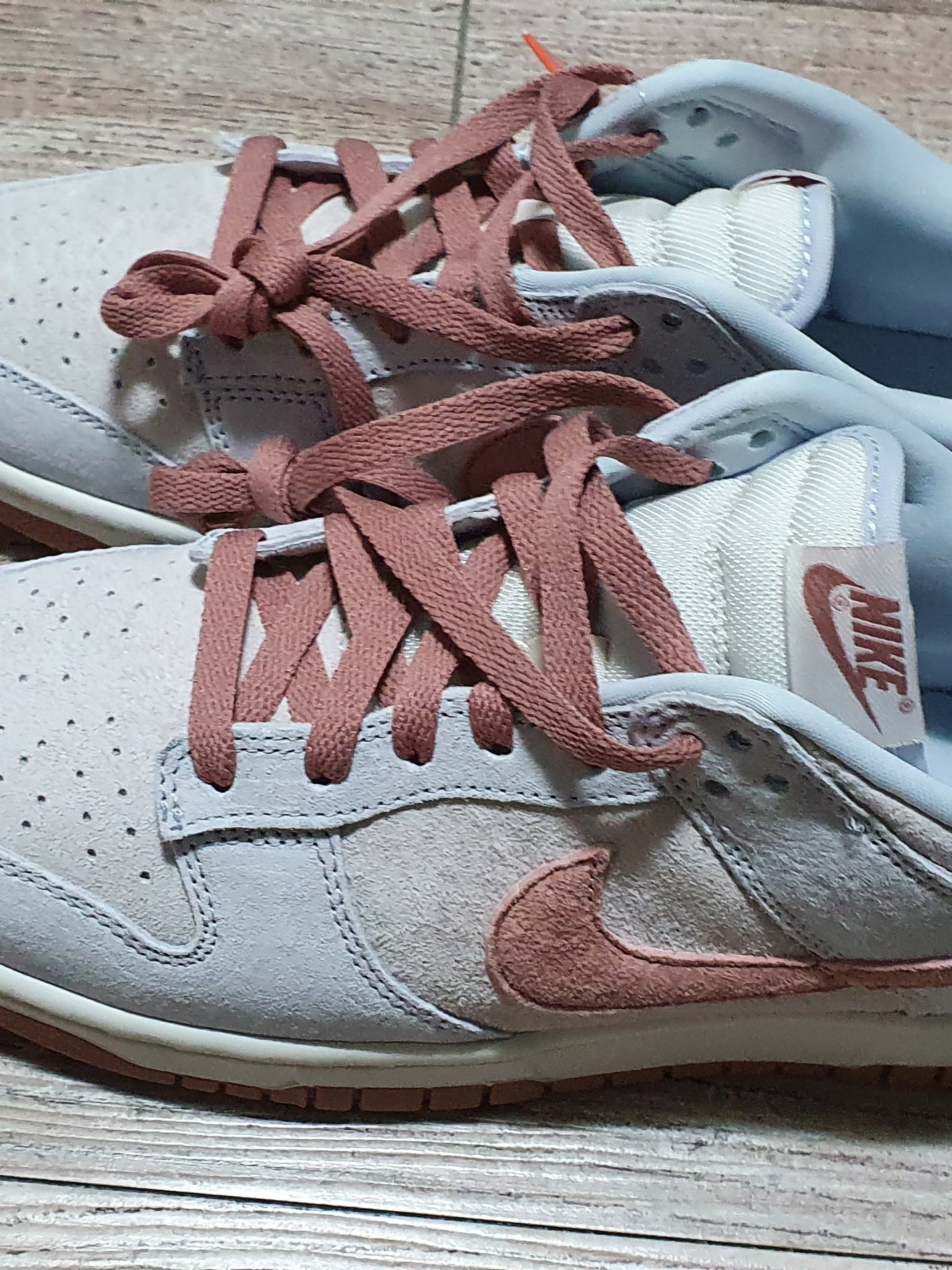 Nike Dunk Low Retro PRM Fossil Rose 착용 스타일 - 1