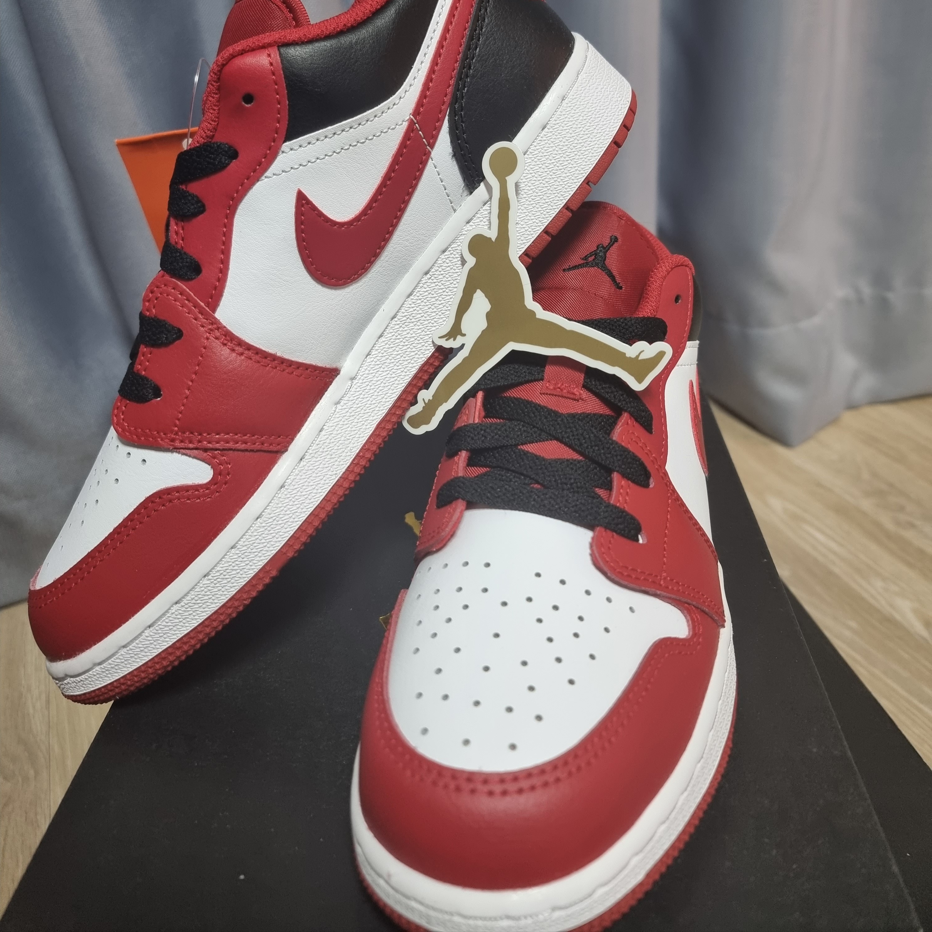 (GS) Jordan 1 Low White Gym Red Black 착용 스타일 - 3