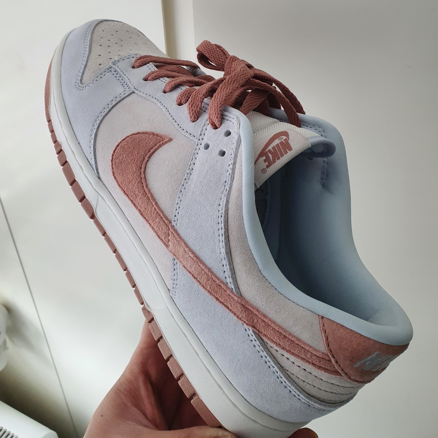 Nike Dunk Low Retro PRM Fossil Rose 착용 스타일