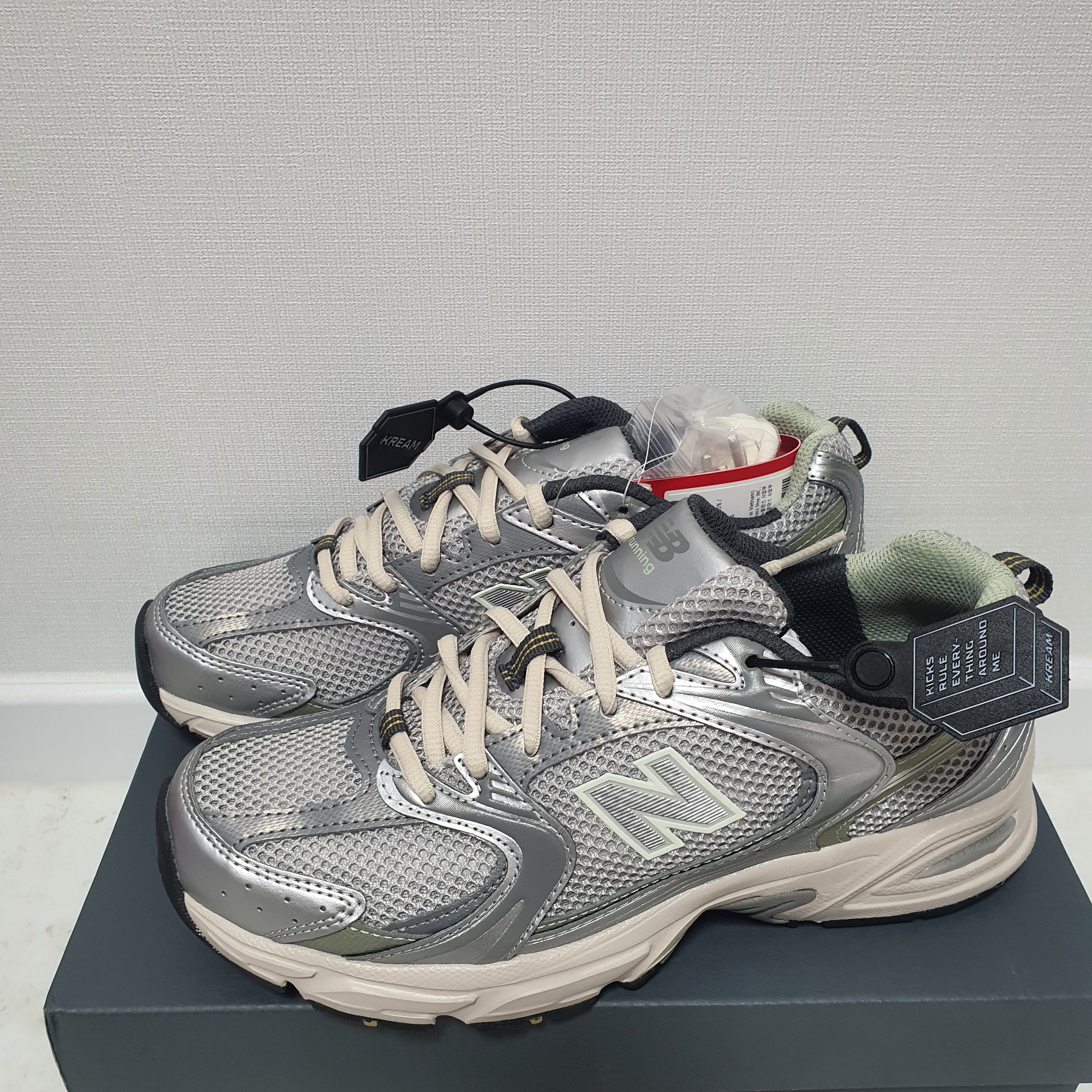 New Balance 530 Steel Grey 착용 스타일