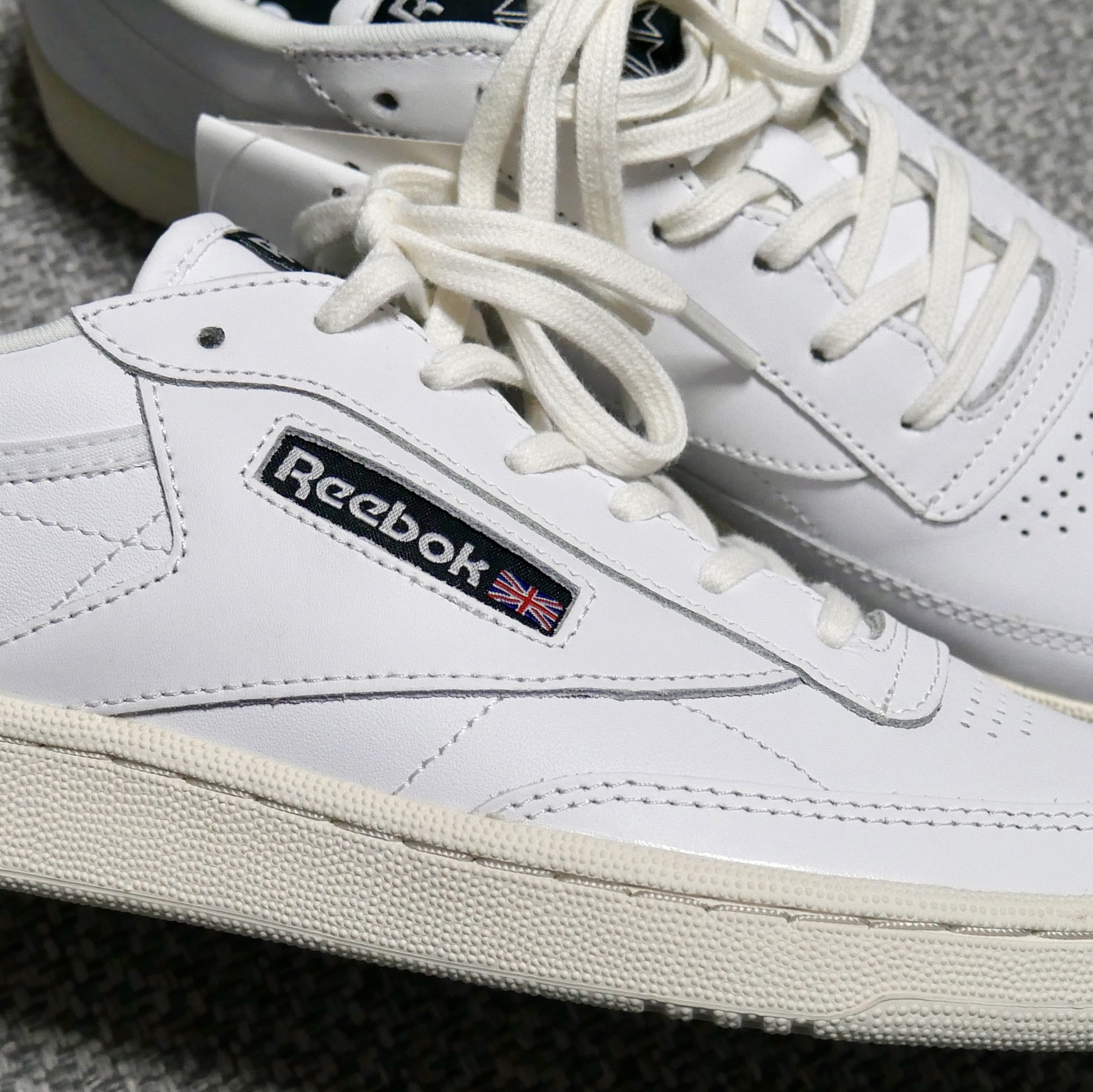 (W) Reebok Club C 85 SU White Black 착용 스타일 - 2