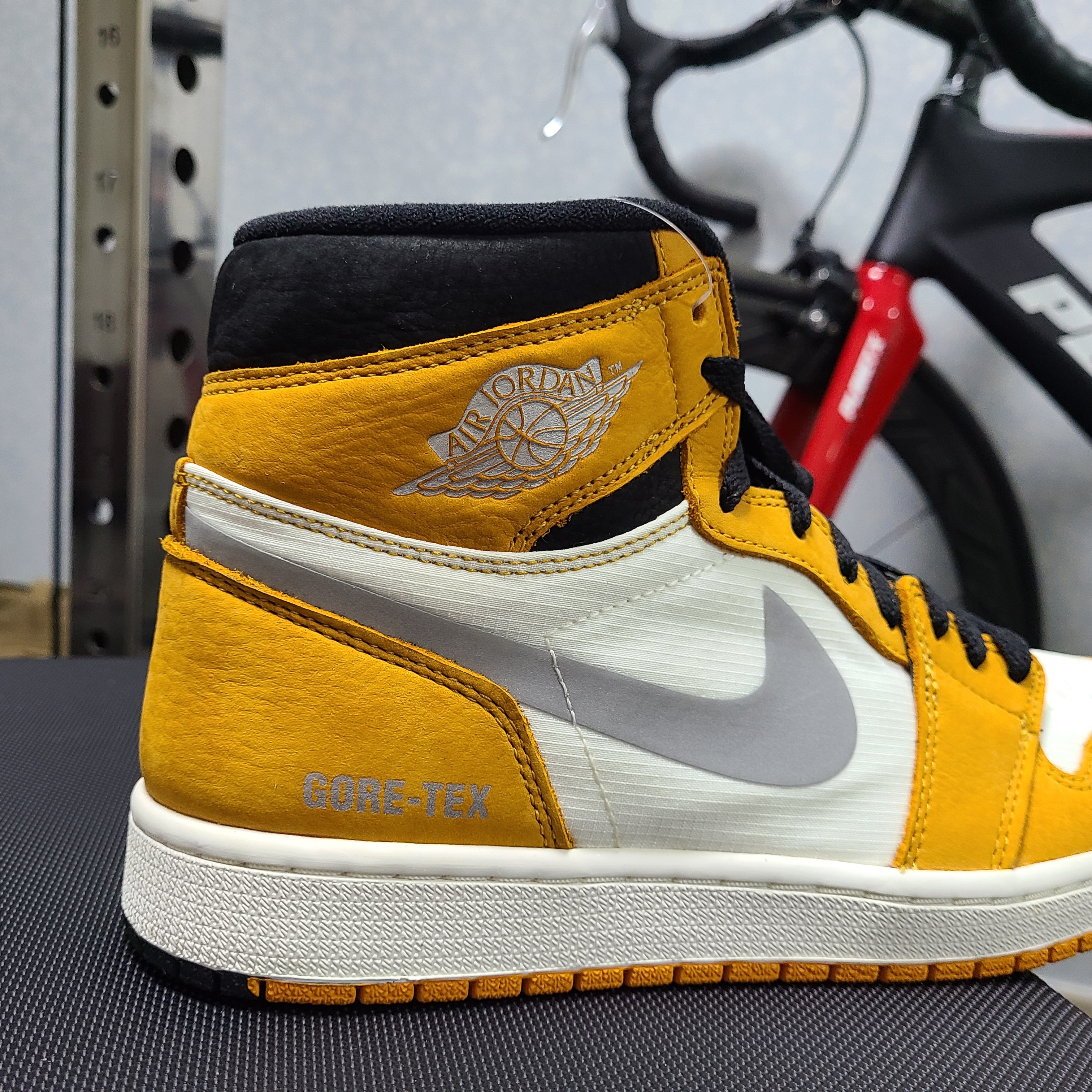 Jordan 1 Element Gore-Tex Light Curry 착용 스타일 - 1