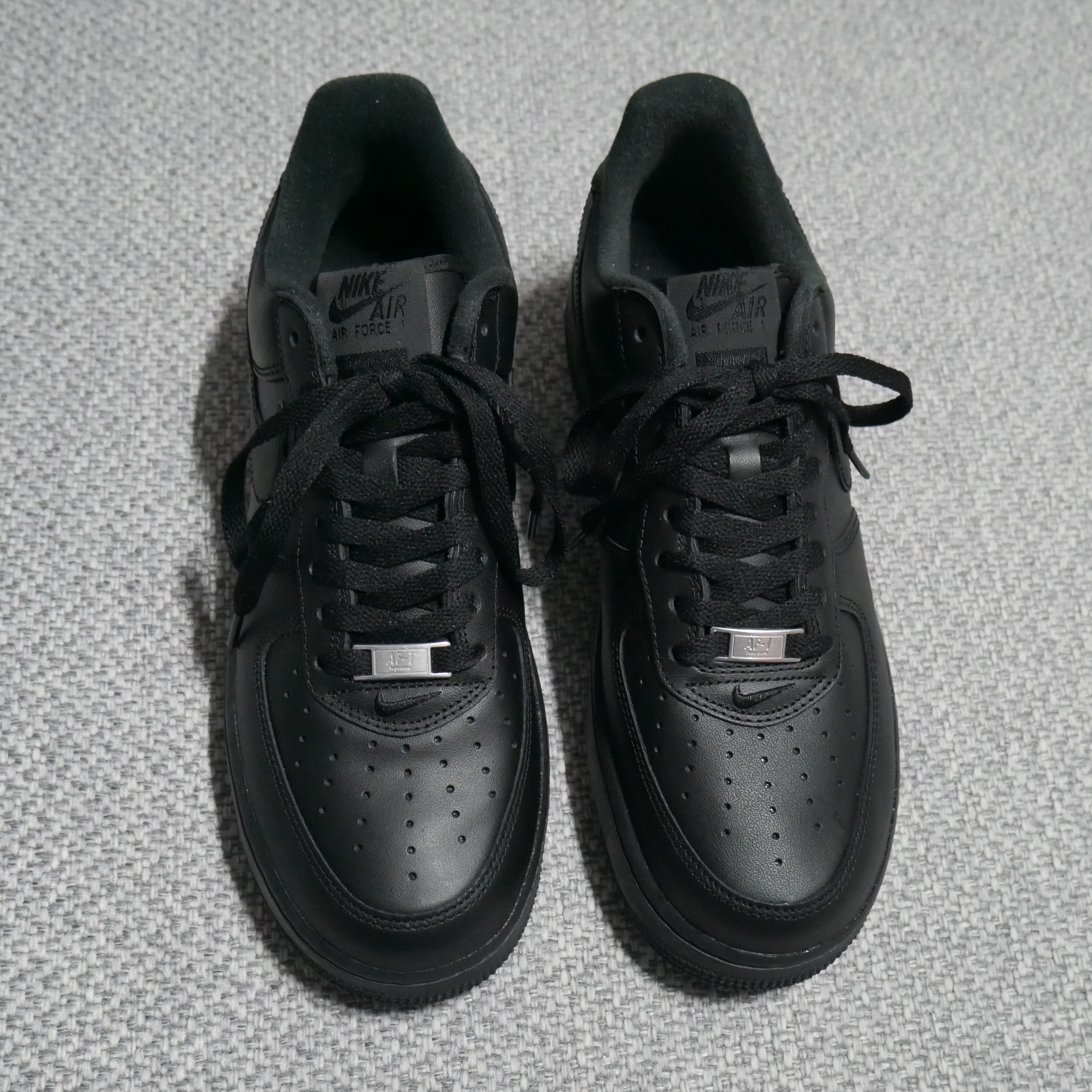 Nike x Supreme Air Force 1 Low Black 착용 스타일 - 1