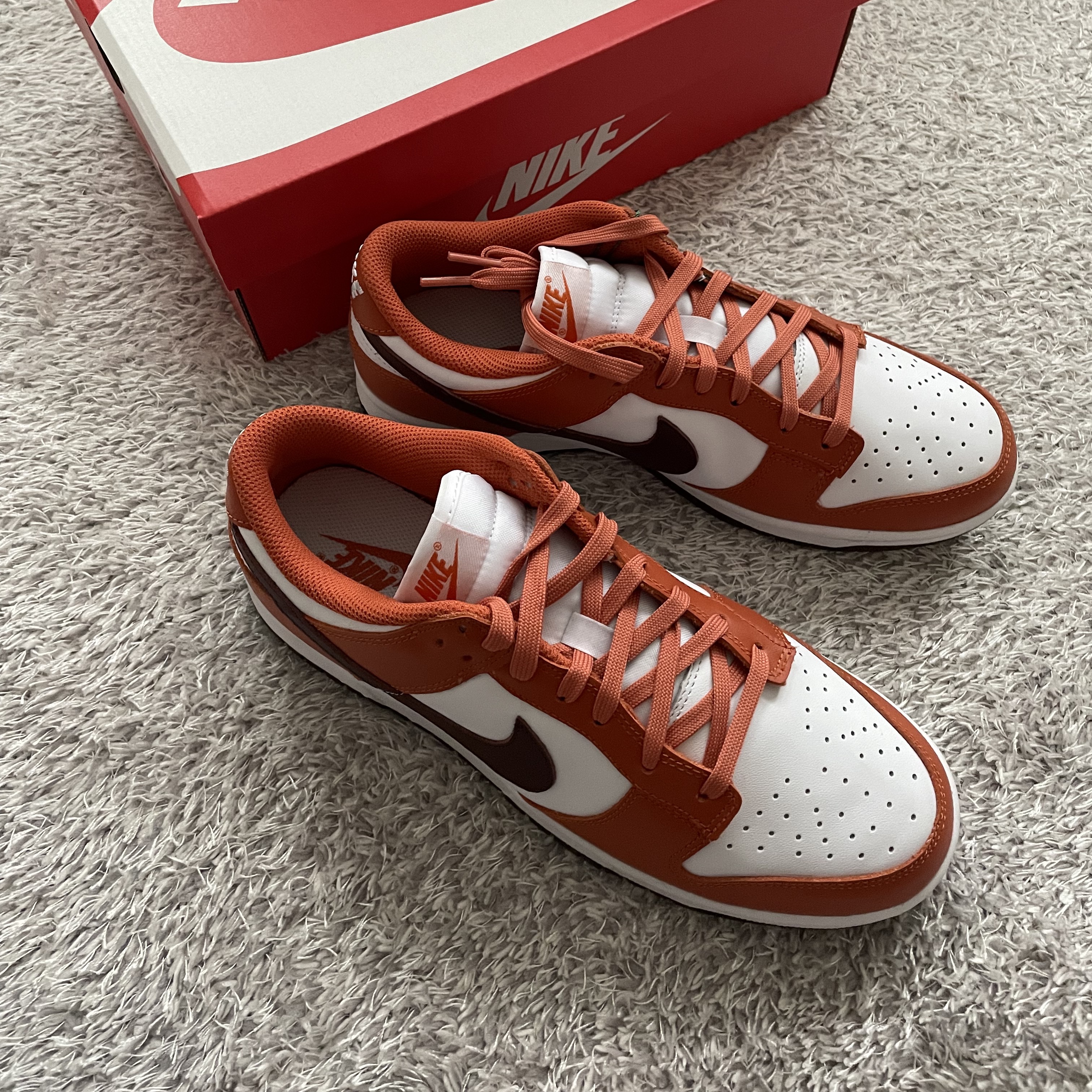 (W) Nike Dunk Low Bronze Eclipse 착용 스타일 - 2