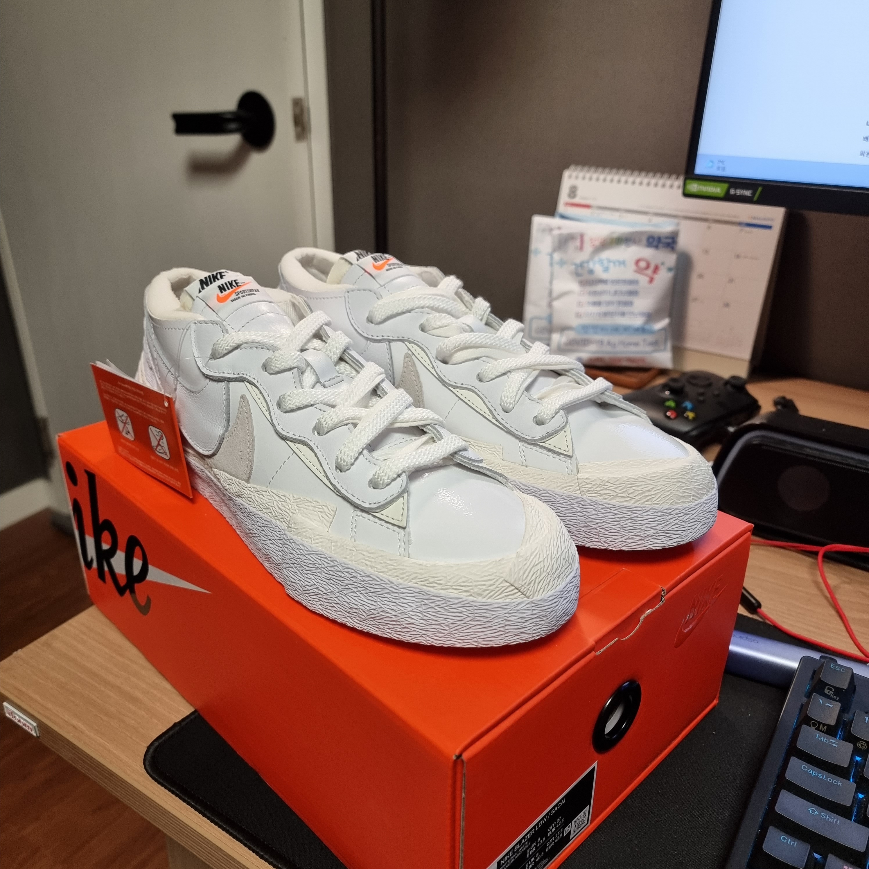 Nike x Sacai Blazer Low White Patent Leather 착용 스타일