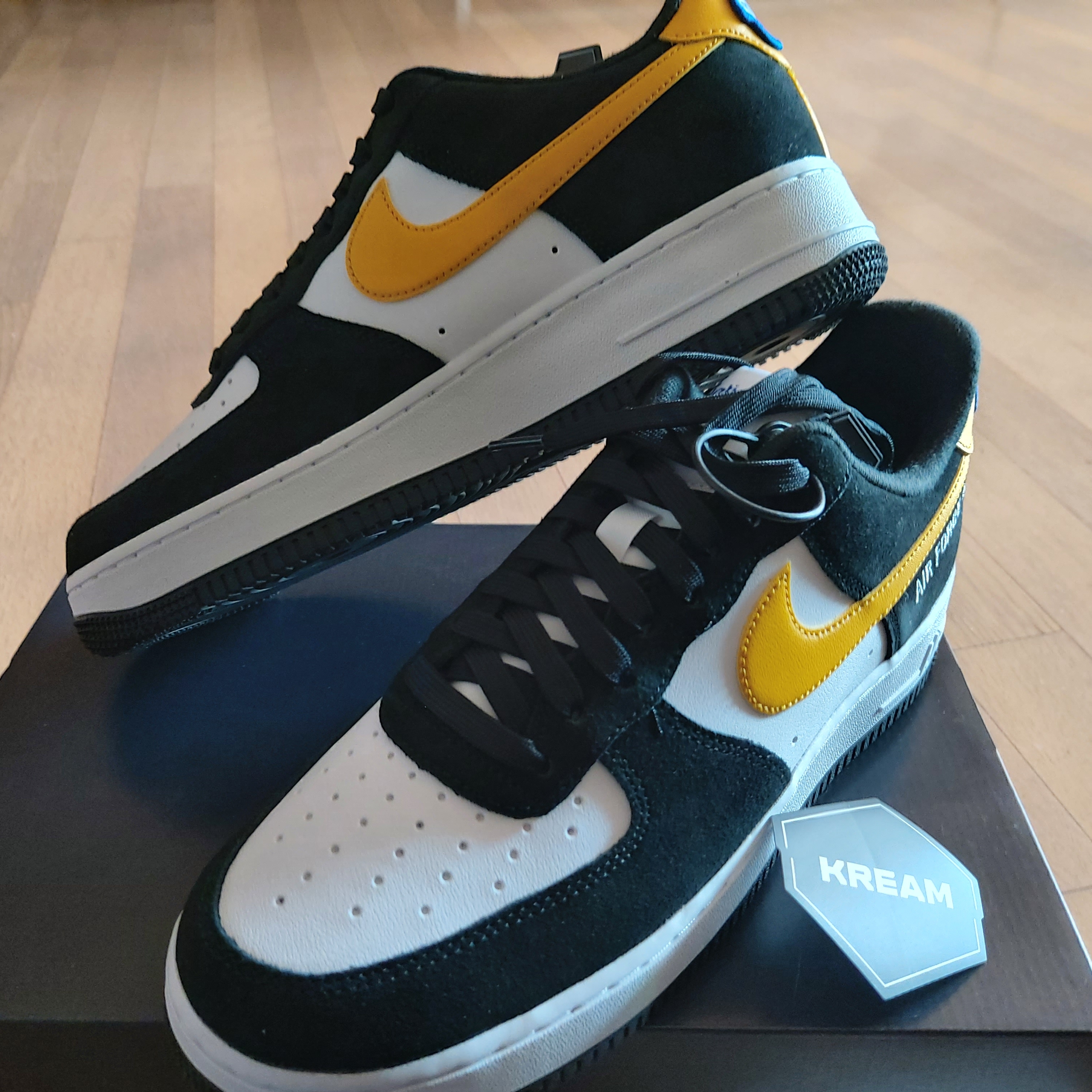 Nike Air Force 1 '07 LV8 Athletic Club Black Dark Sulfur 착용 스타일 - 1
