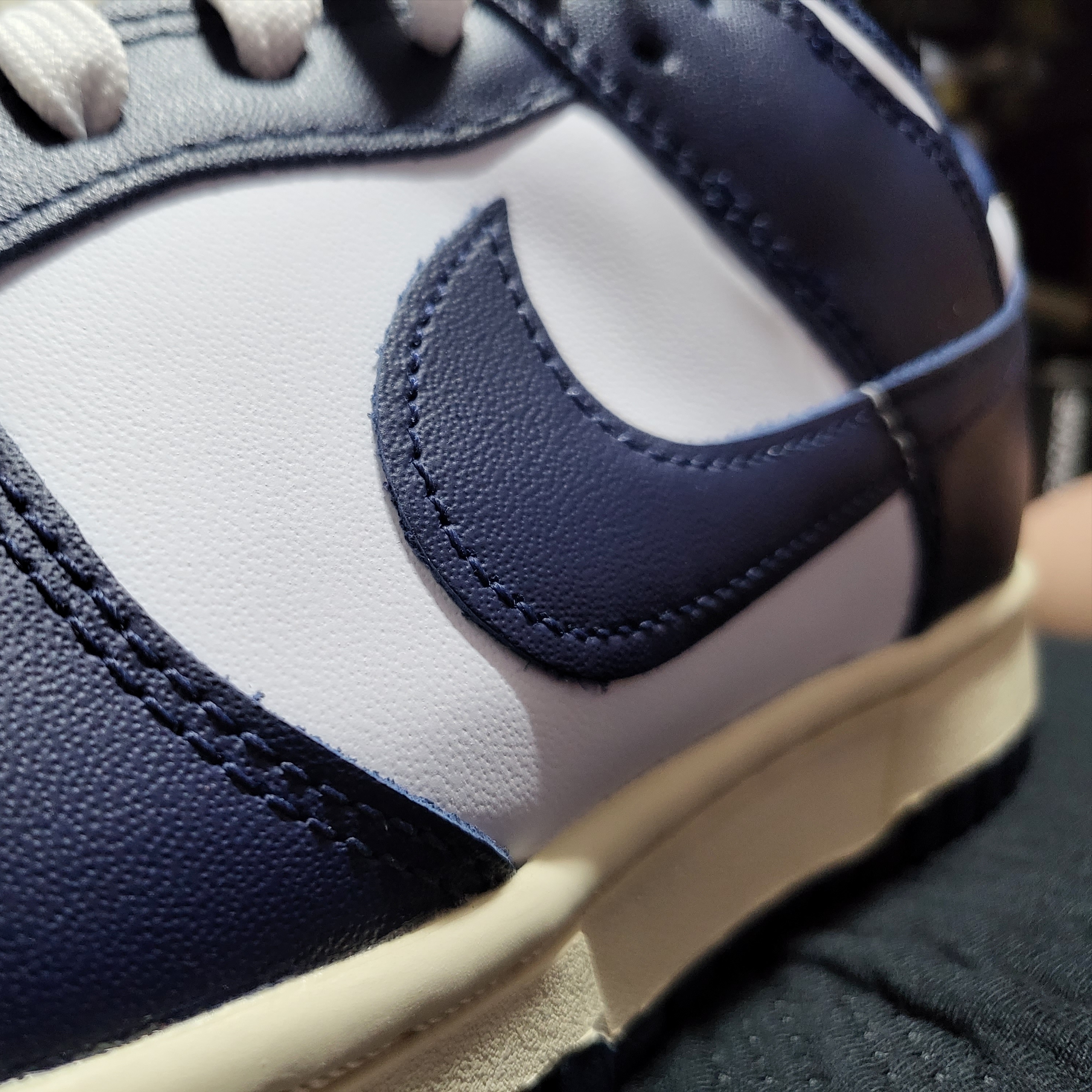 (W) Nike Dunk Low Vintage Midnight Navy 착용 스타일 - 3
