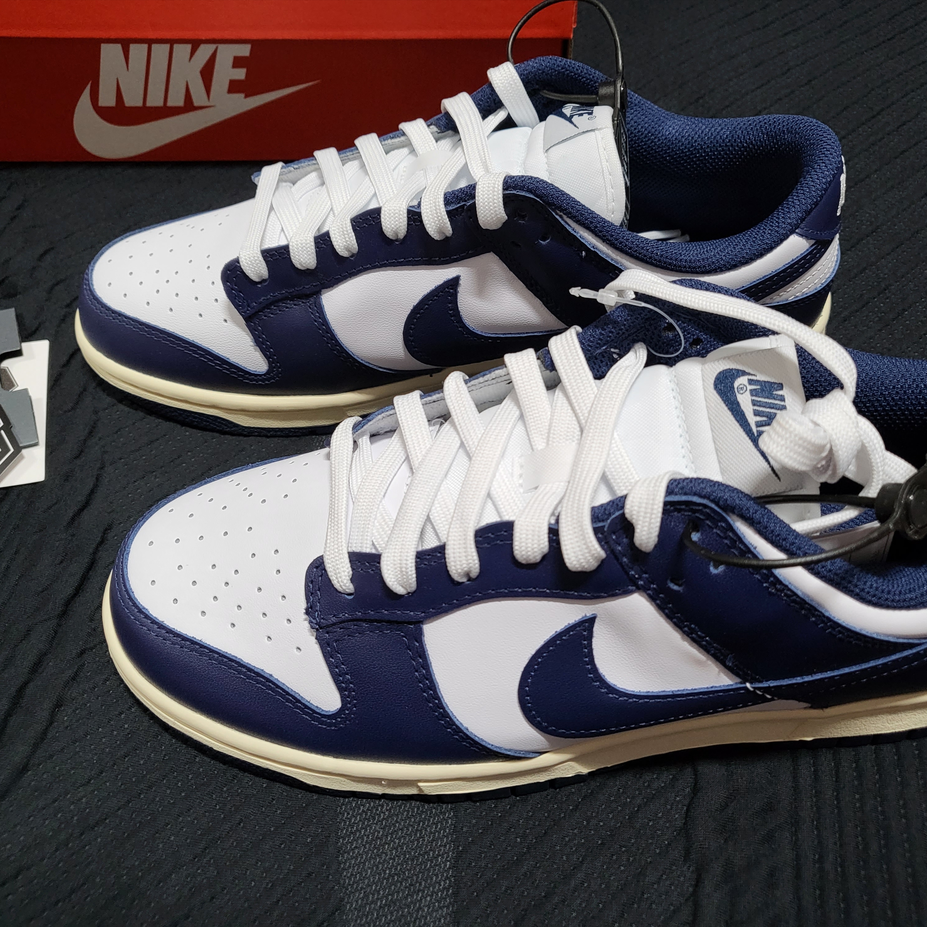 (W) Nike Dunk Low Vintage Midnight Navy 착용 스타일 - 1