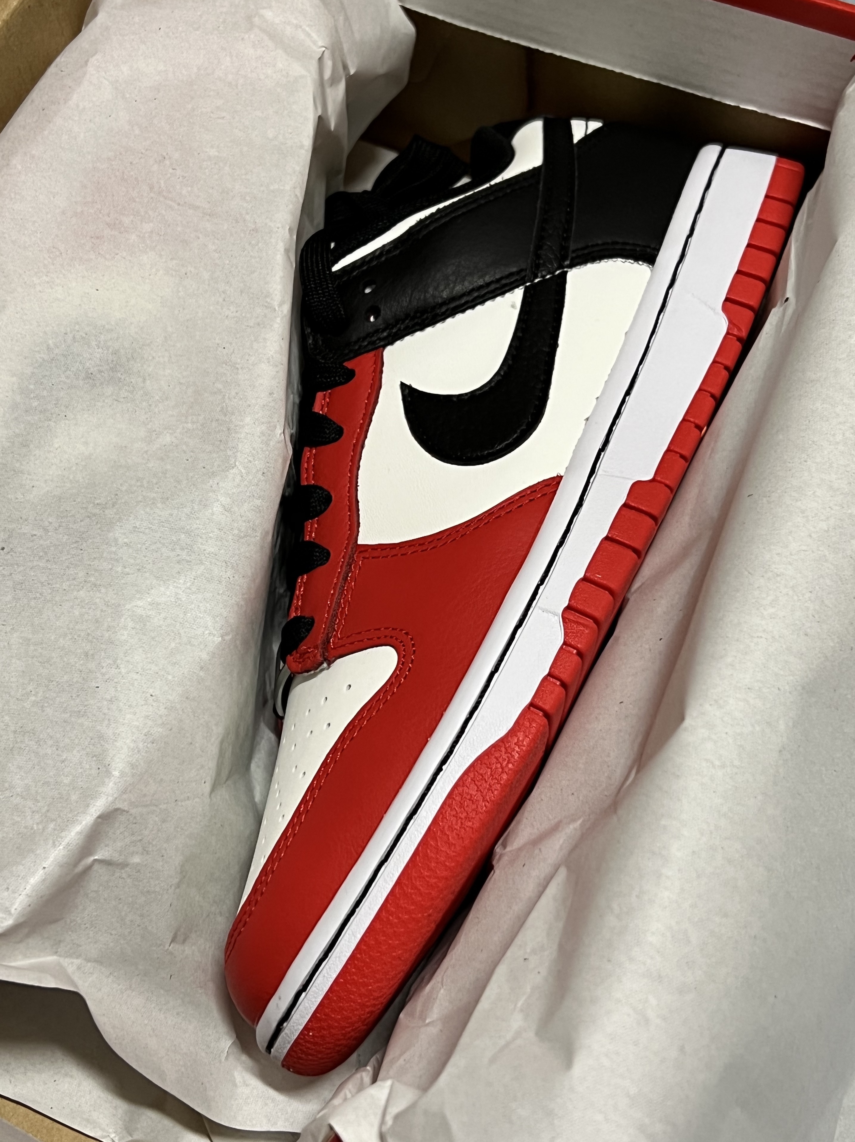 Nike x NBA Dunk Low Retro EMB Black and Chile Red 착용 스타일