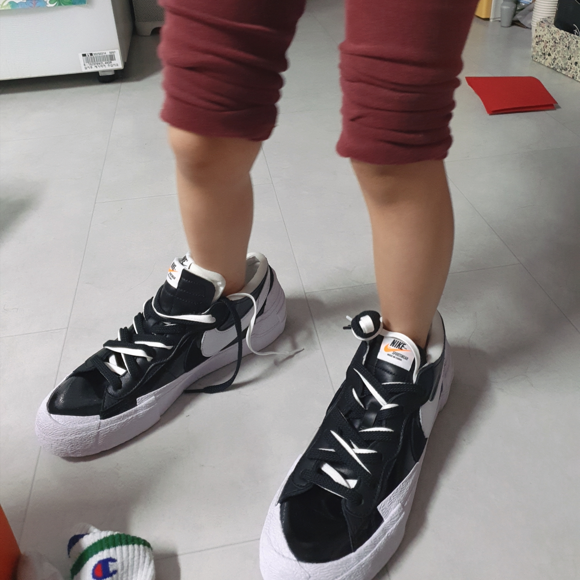 Nike x Sacai Blazer Low Black Patent Leather 착용 스타일