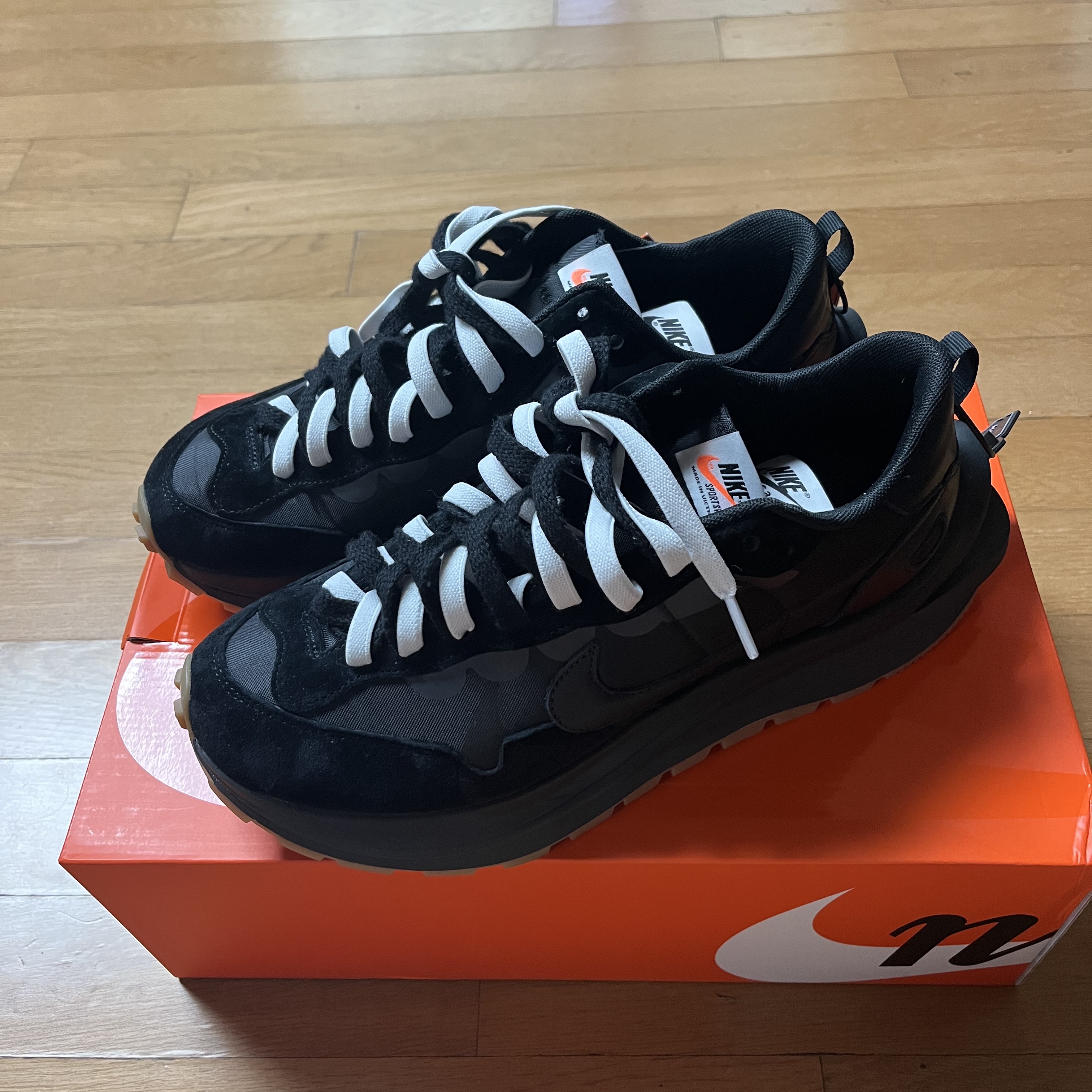 Nike x Sacai VaporWaffle Black and Gum 착용 스타일