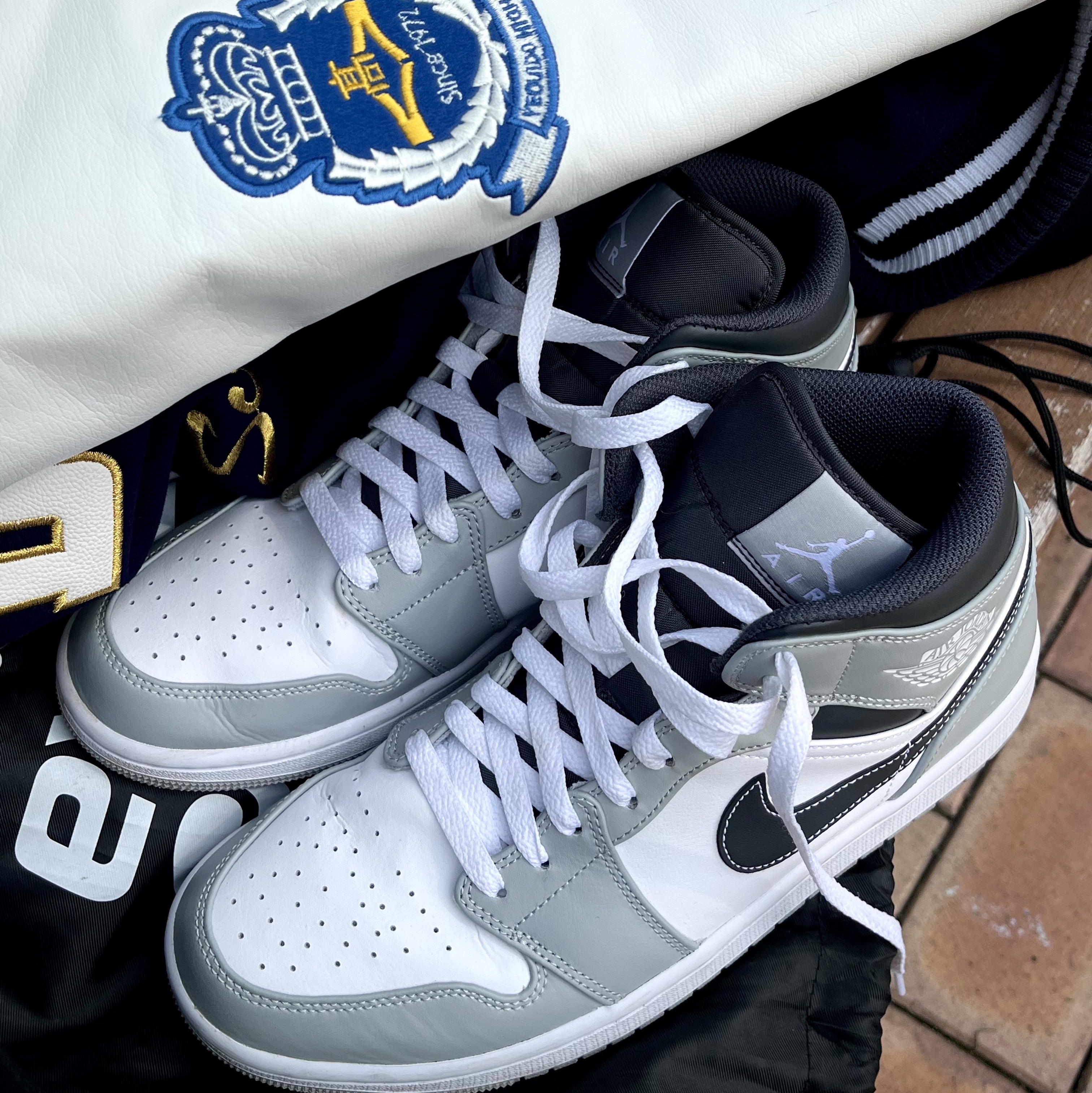 Jordan 1 Mid Light Smoke Grey Anthracite 착용 스타일