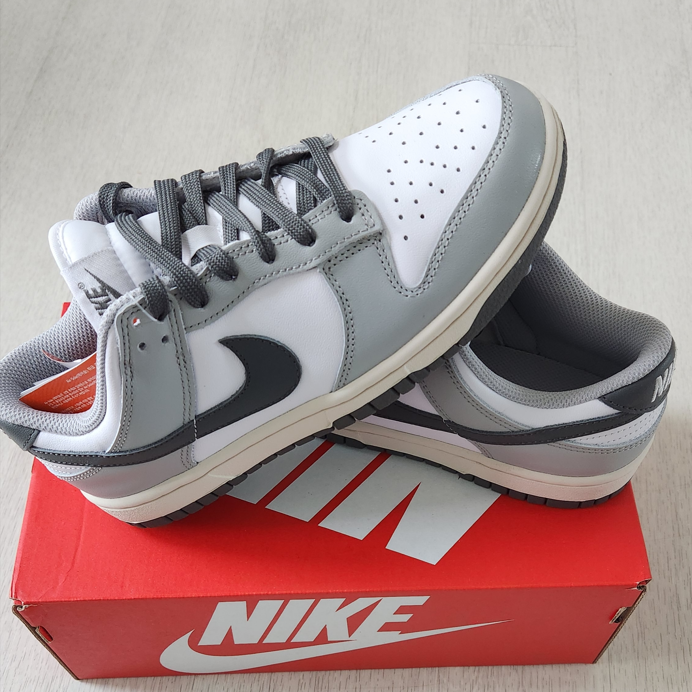 (W) Nike Dunk Low Light Smoke Grey 착용 스타일