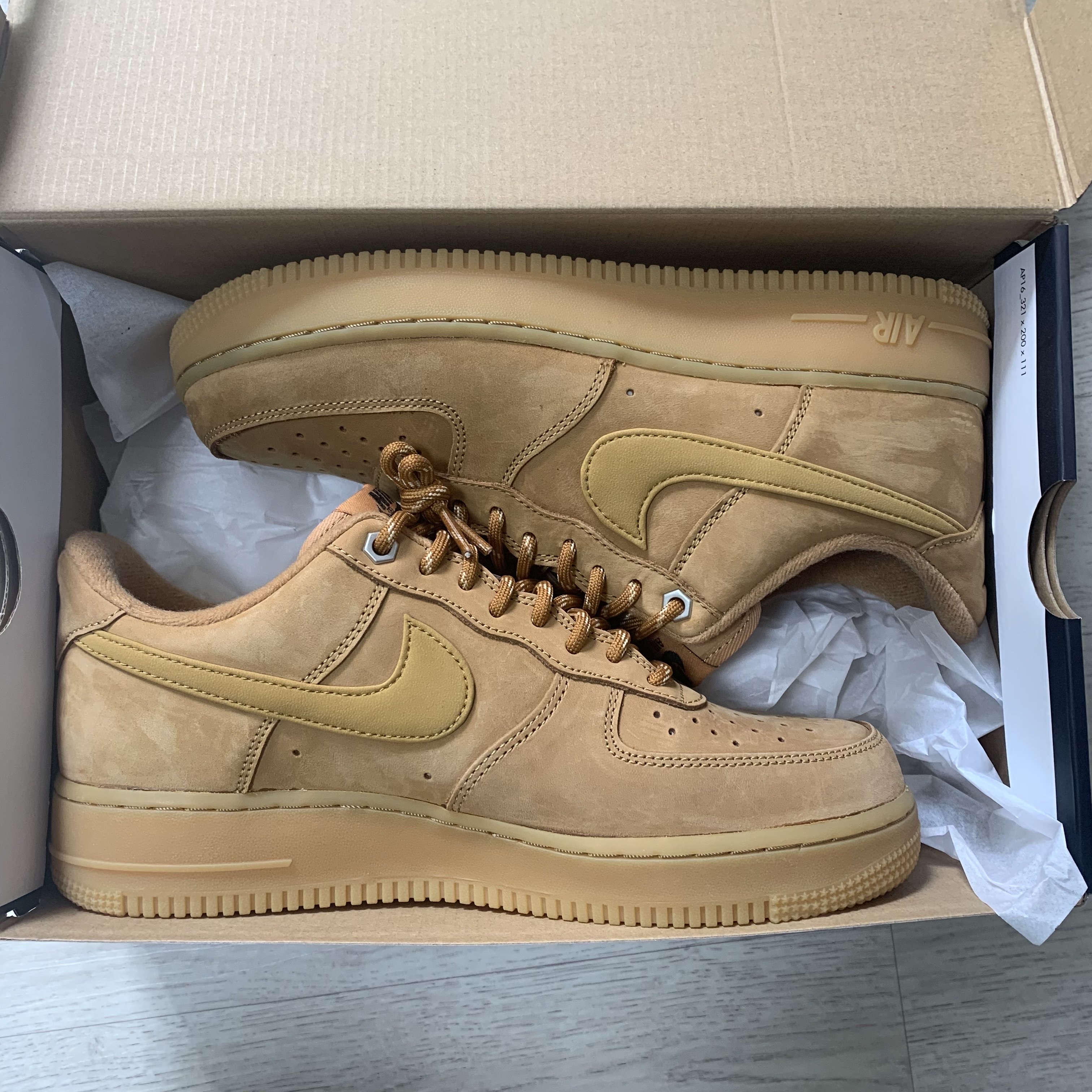 Nike Air Force 1 '07 WB Flax 착용 스타일