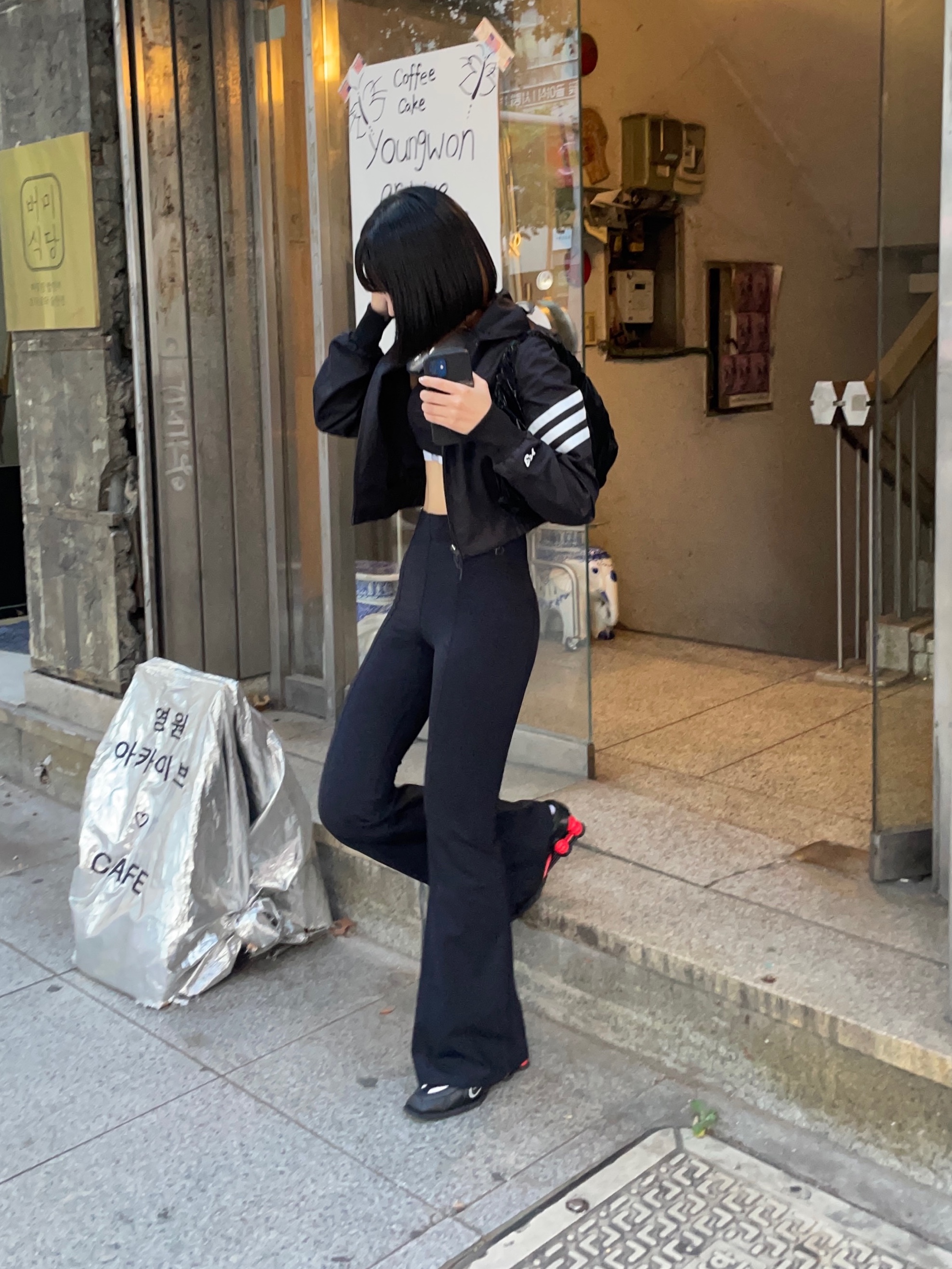 Apple AirPods Max Lightning Space Gray (Korean Ver.), Nike x Martine Rose Shox MR4 Black 착용 스타일 - 2