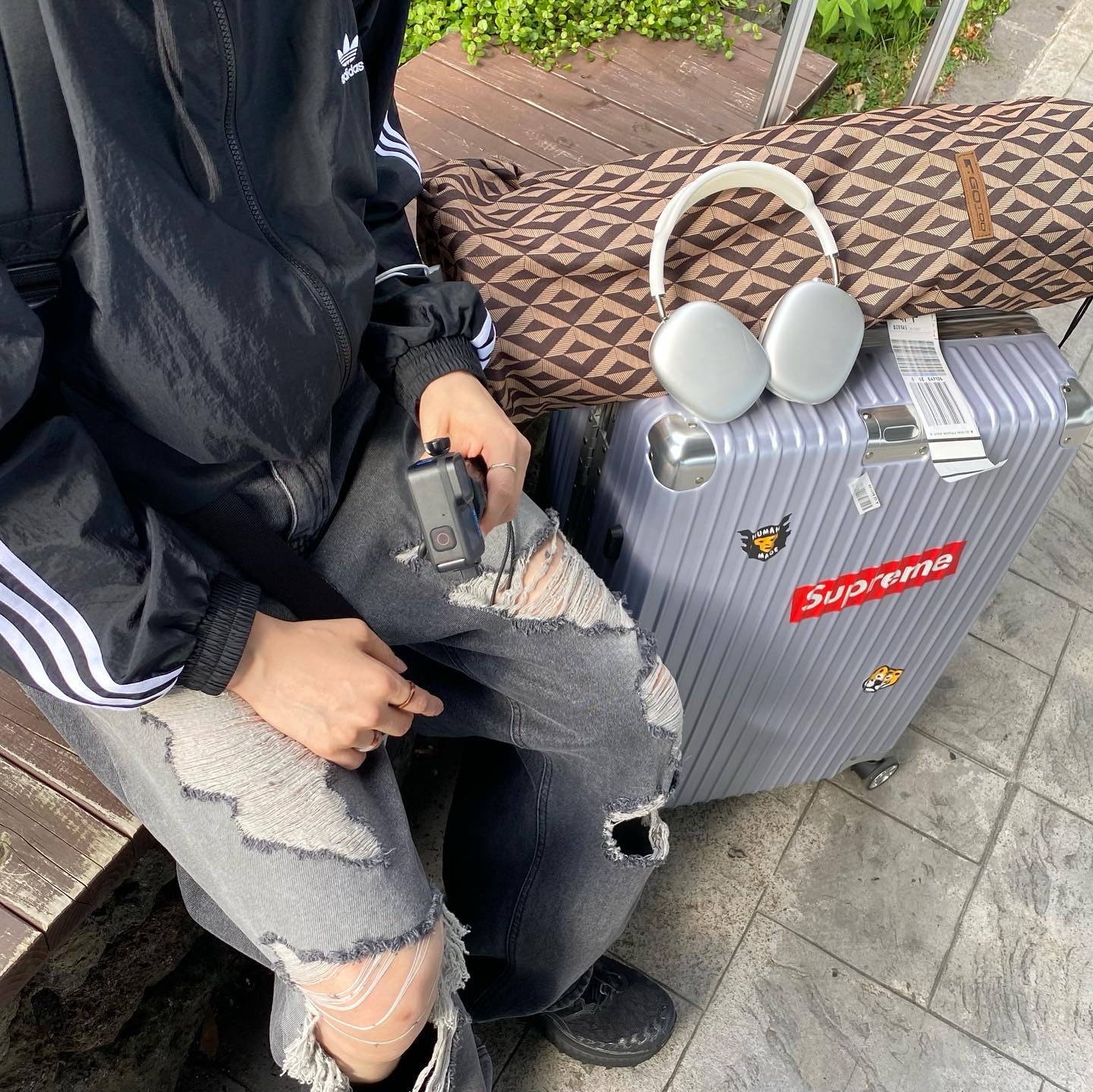 Asics Trabuco Max Black, Jacquemus Le Bob Artichaut Bucket Hat Black 착용 스타일 - 3