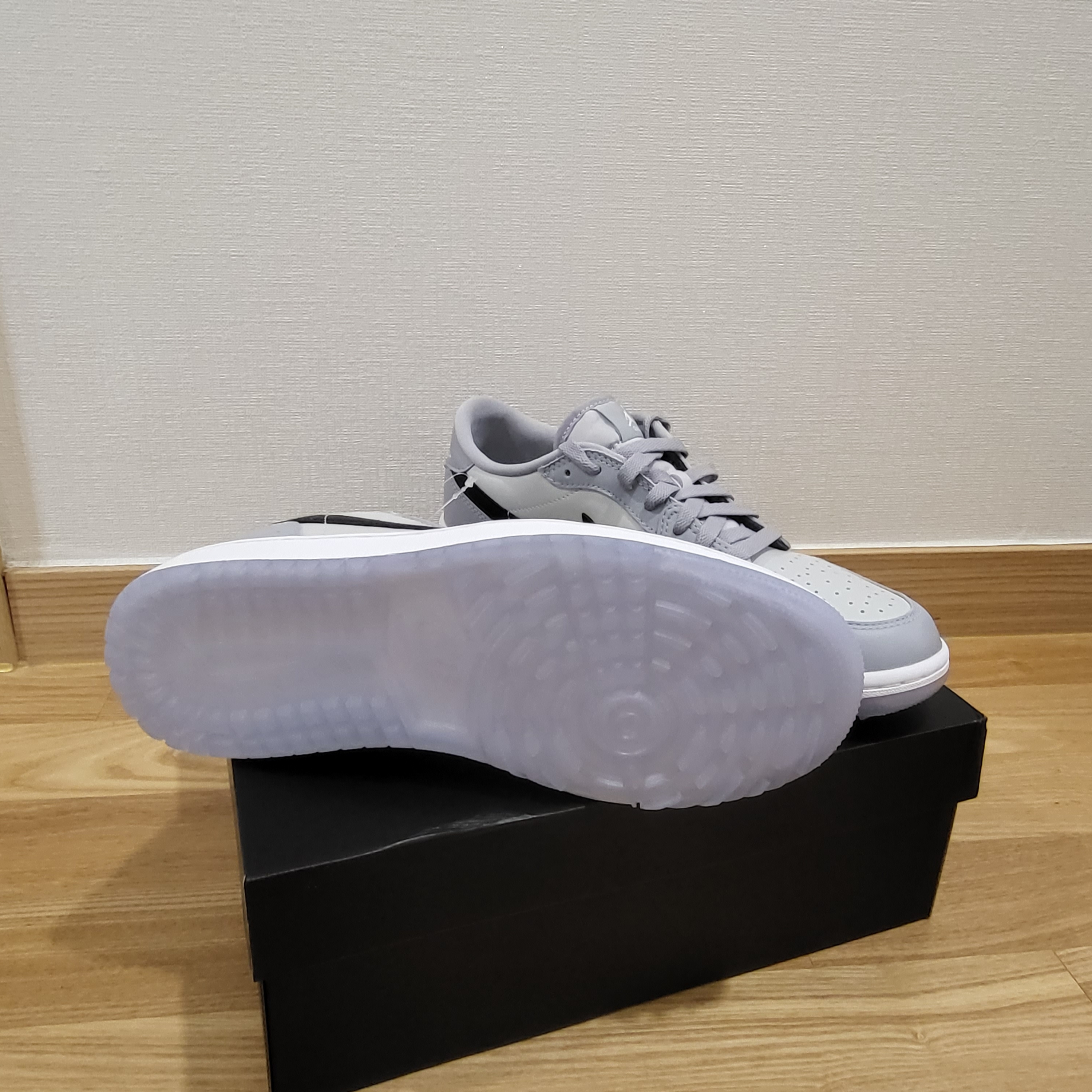 Jordan 1 Low Golf Wolf Grey 착용 스타일 - 3
