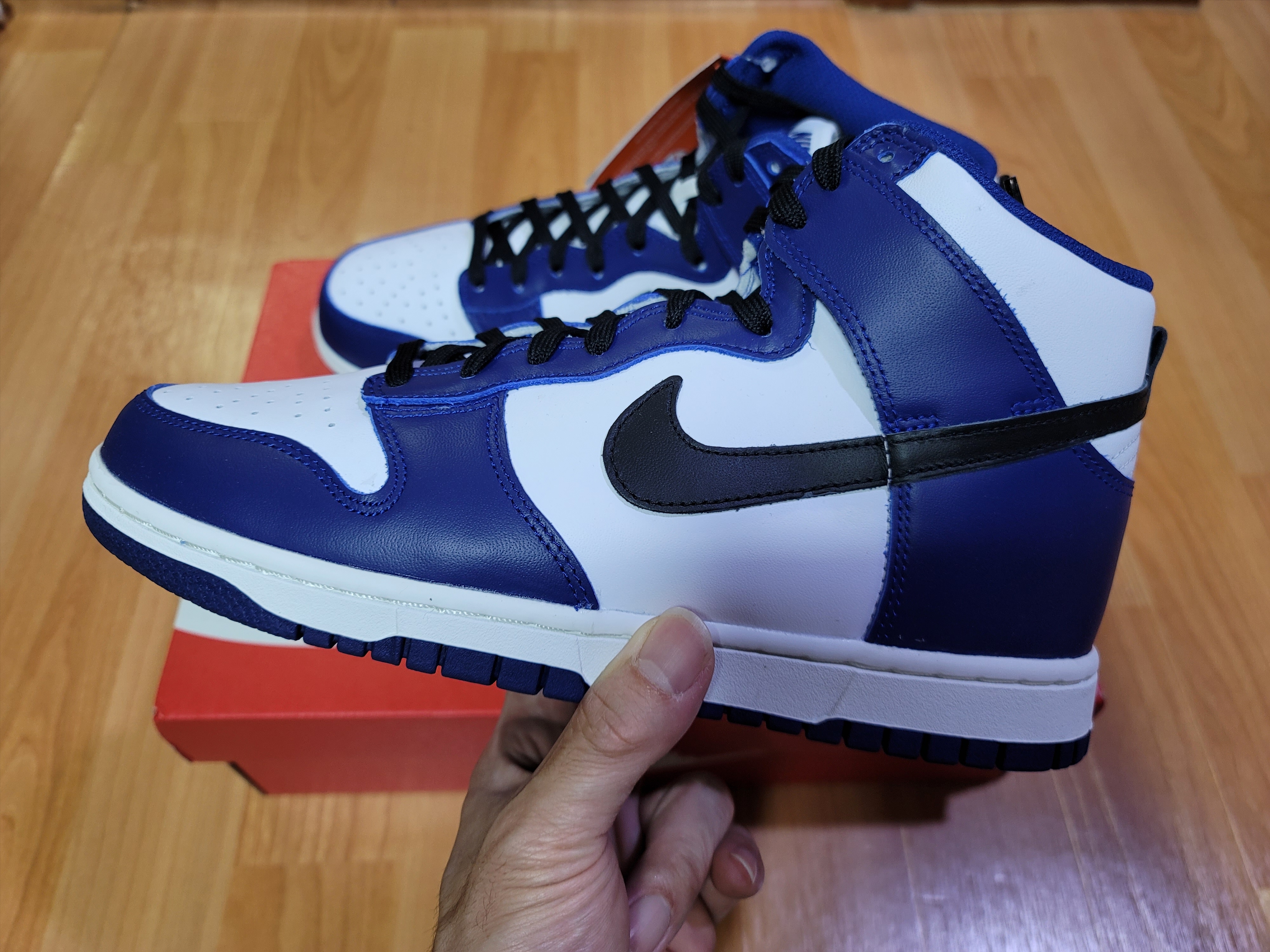 (W) Nike Dunk High Deep Royal Blue 착용 스타일 - 2