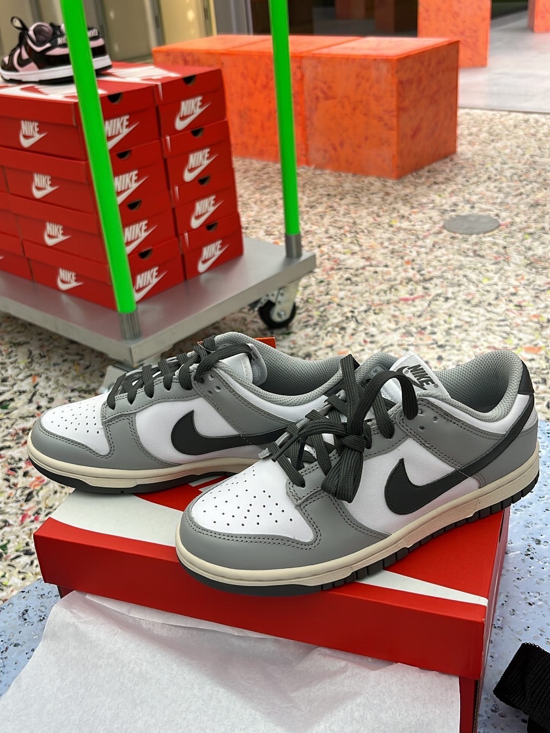 (W) Nike Dunk Low Light Smoke Grey 착용 스타일 - 2