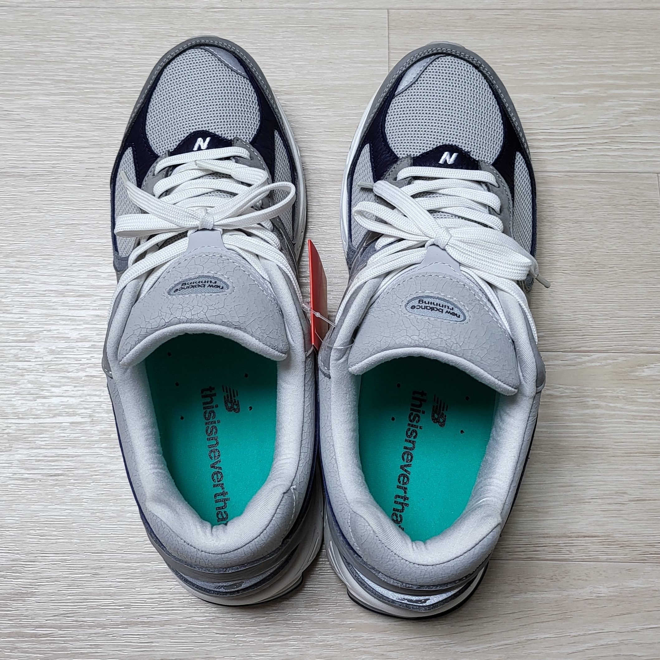 New Balance x Thisisneverthat 2002R 2022 Downtown Run 착용 스타일 - 3
